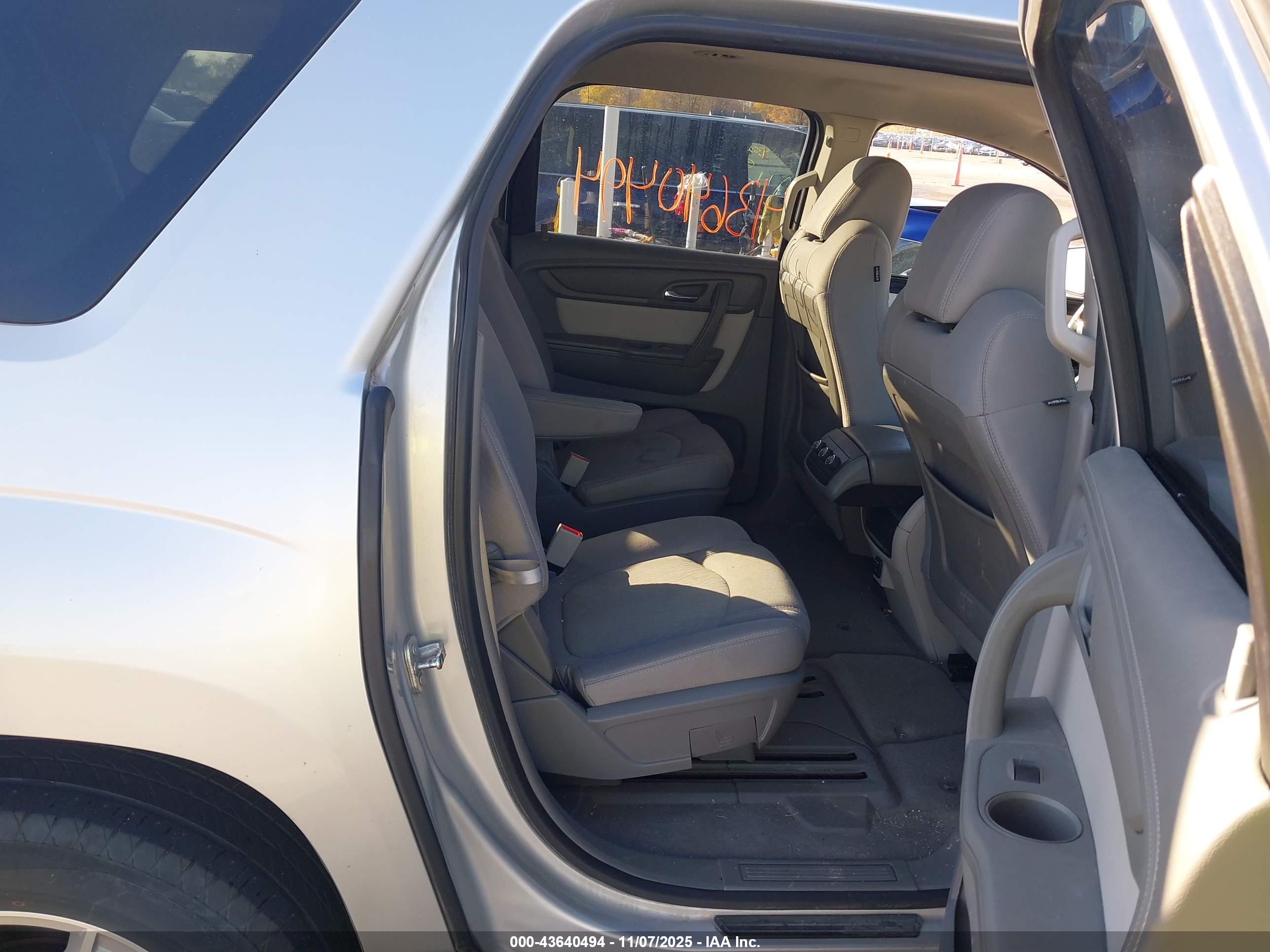 GMC ACADIA image 8