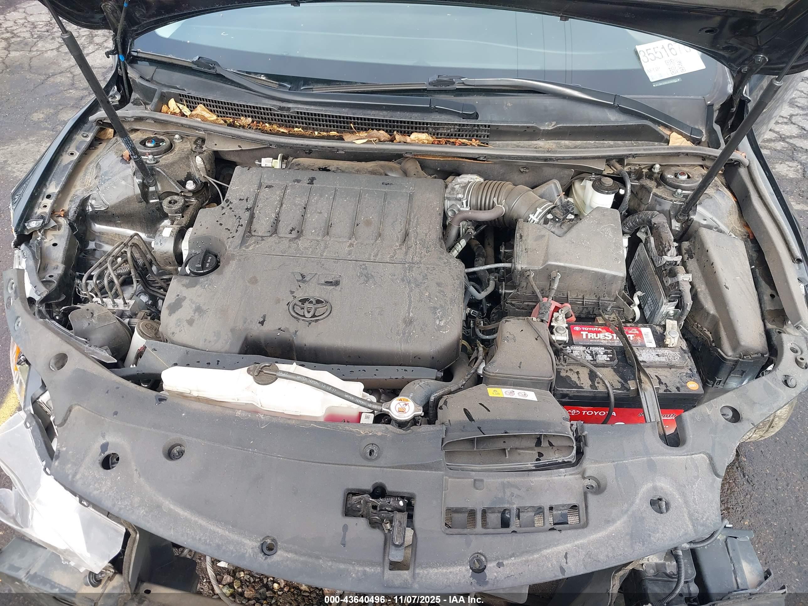 TOYOTA AVALON image 10