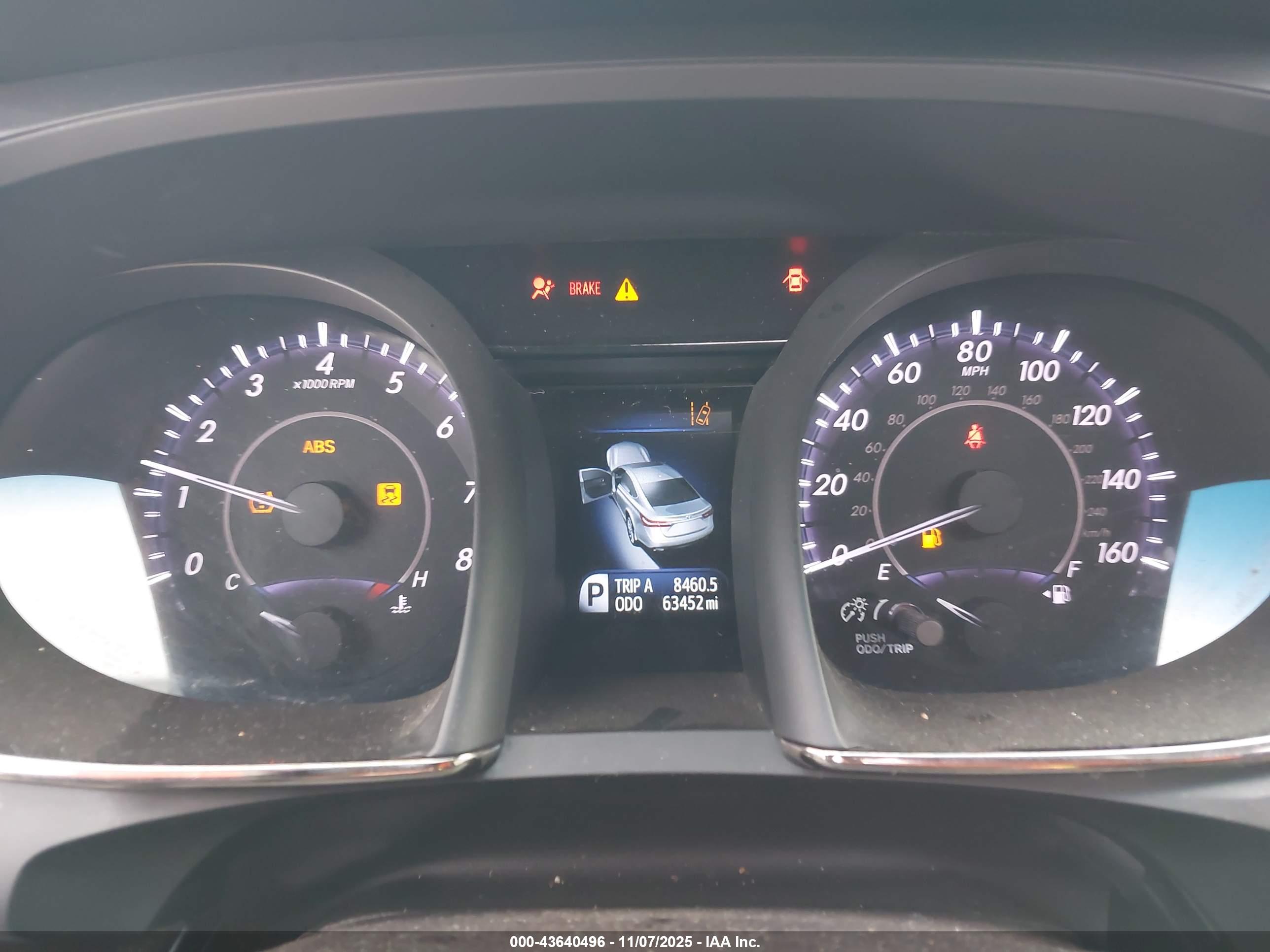 TOYOTA AVALON image 7