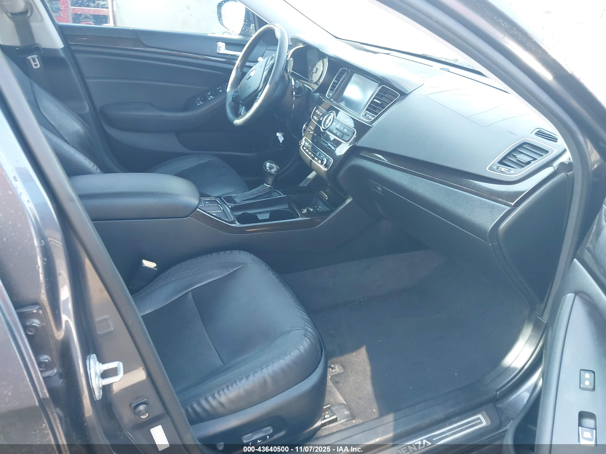 KIA CADENZA image 5