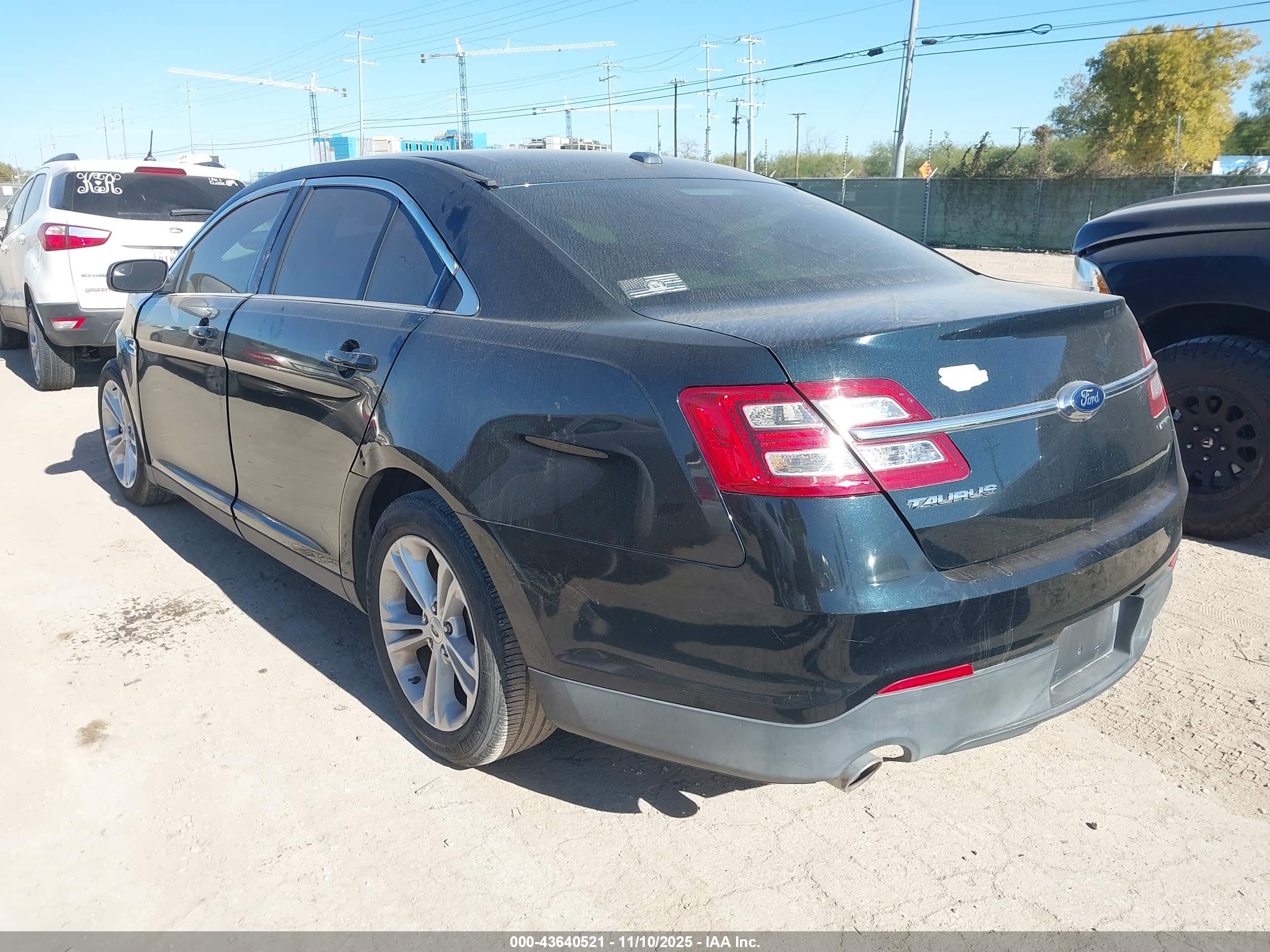 FORD TAURUS image 3