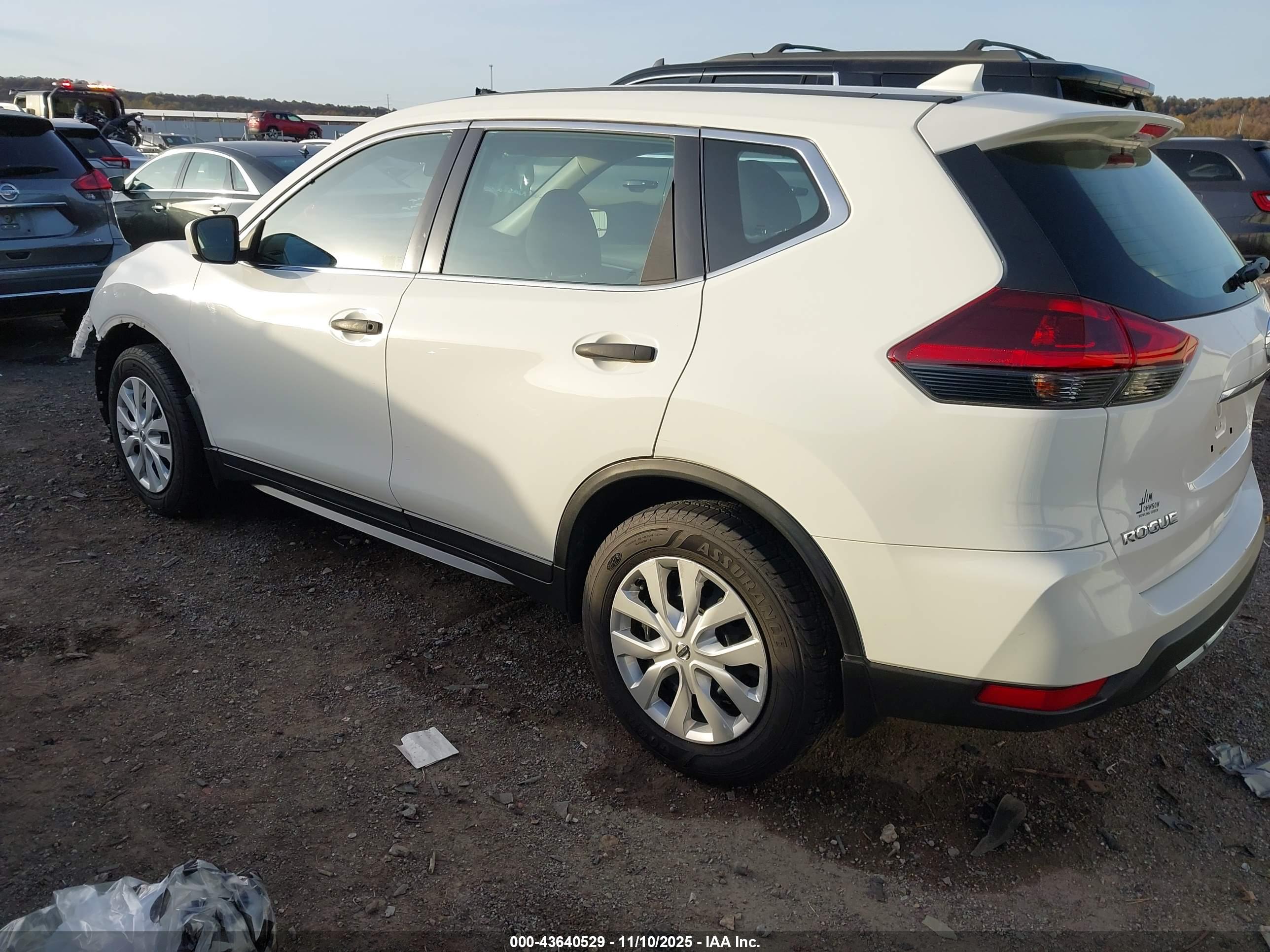 NISSAN ROGUE image 3