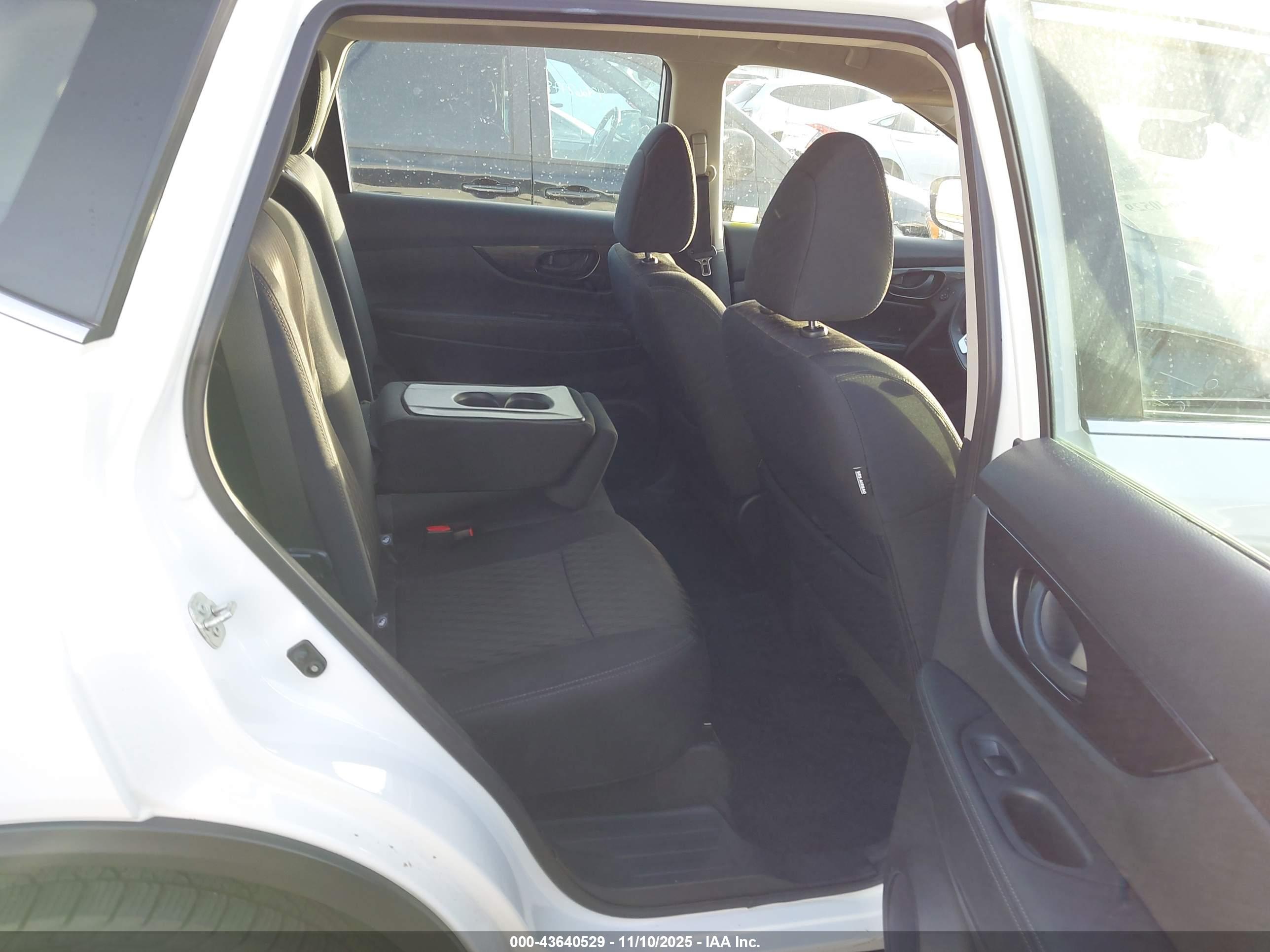 NISSAN ROGUE image 8