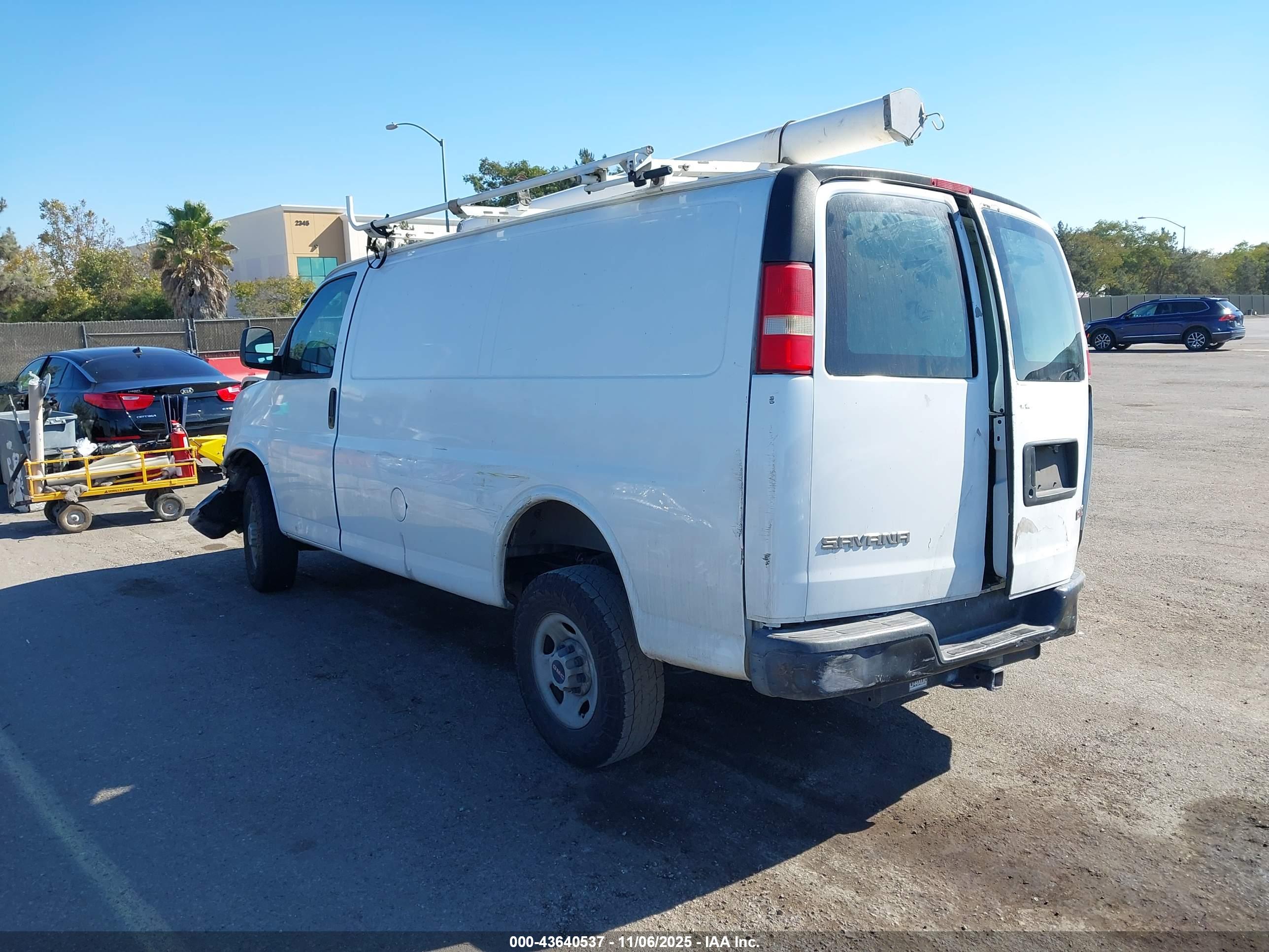 GMC SAVANA image 3