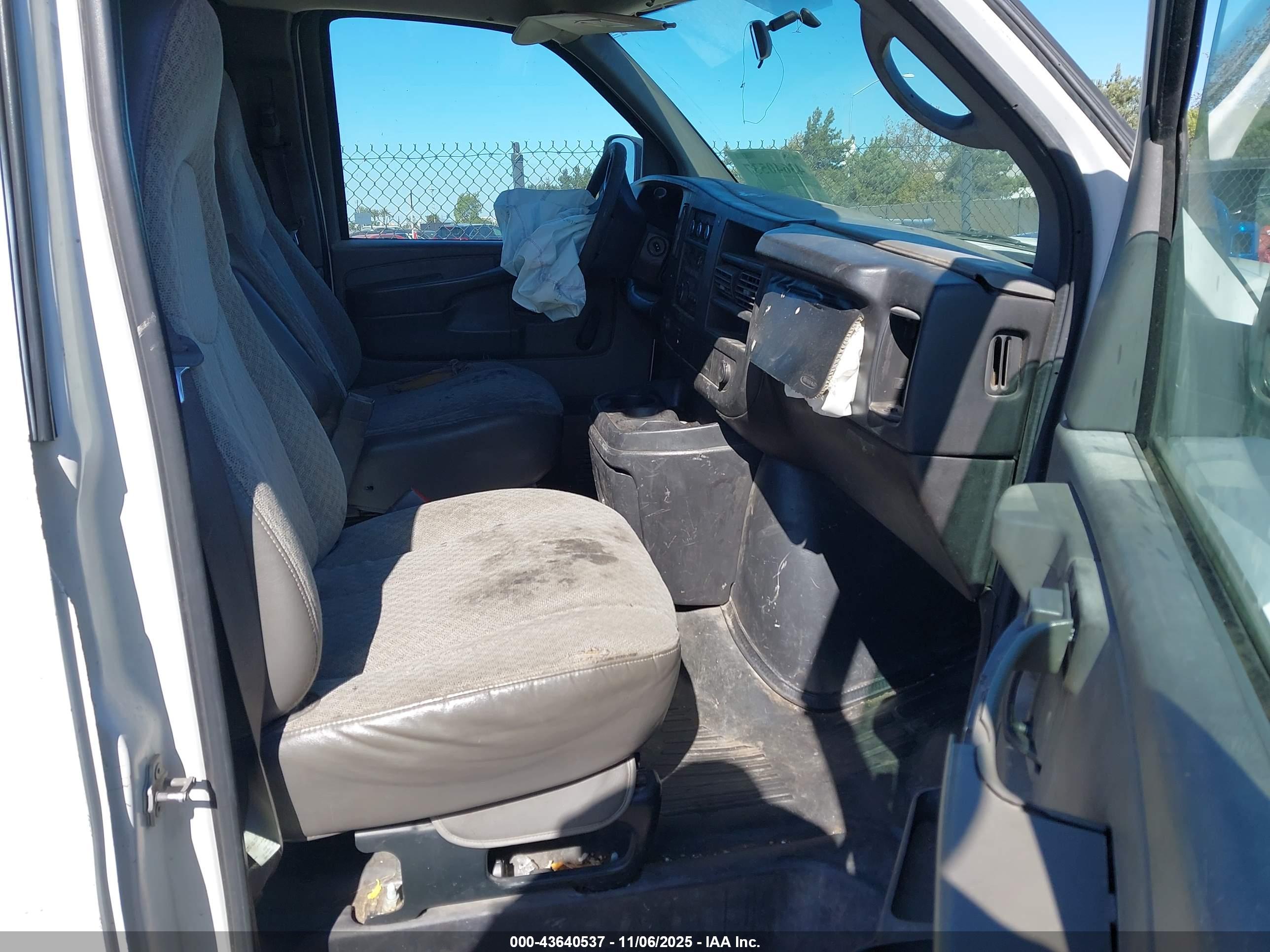 GMC SAVANA image 5