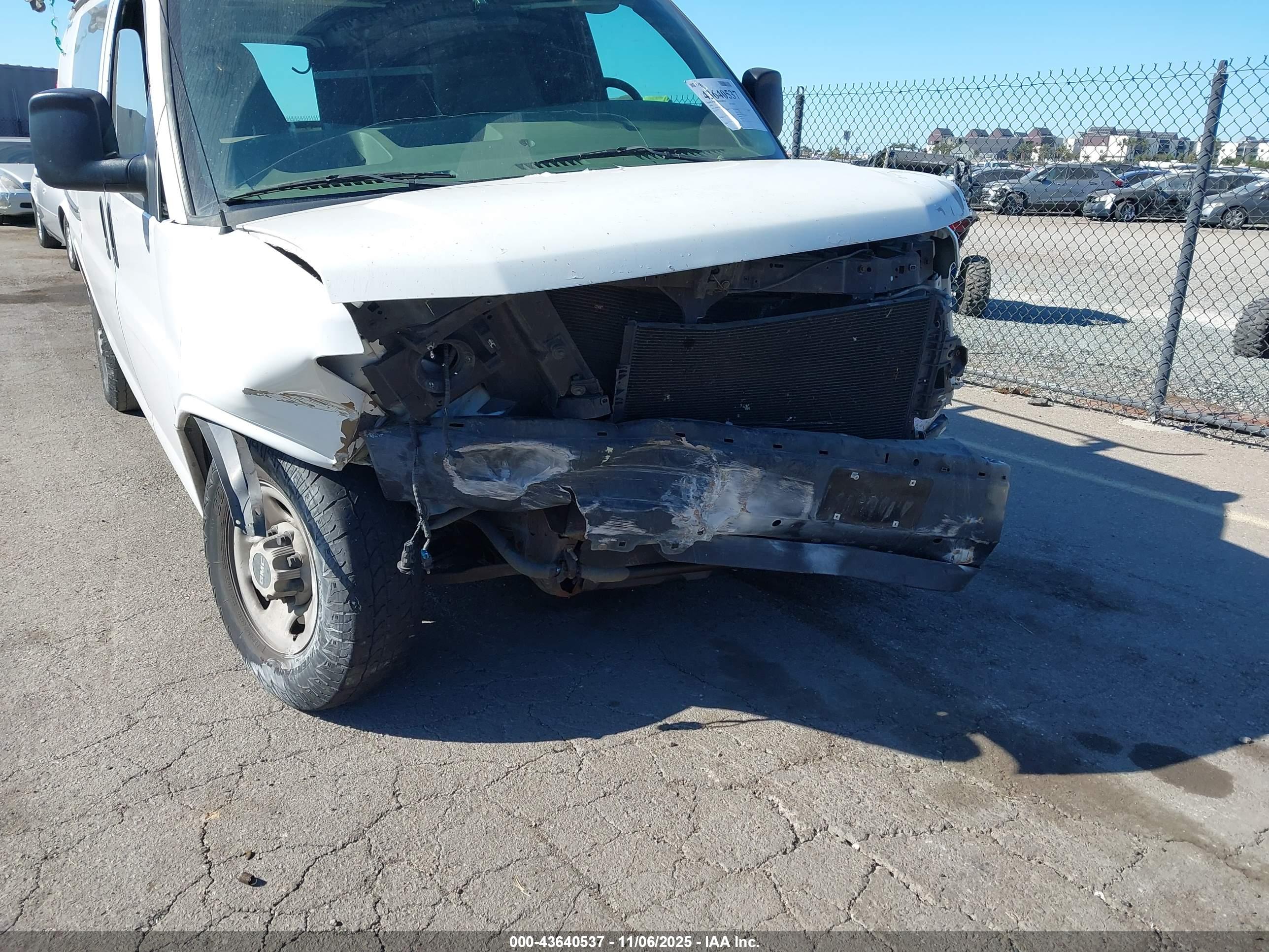 GMC SAVANA image 6