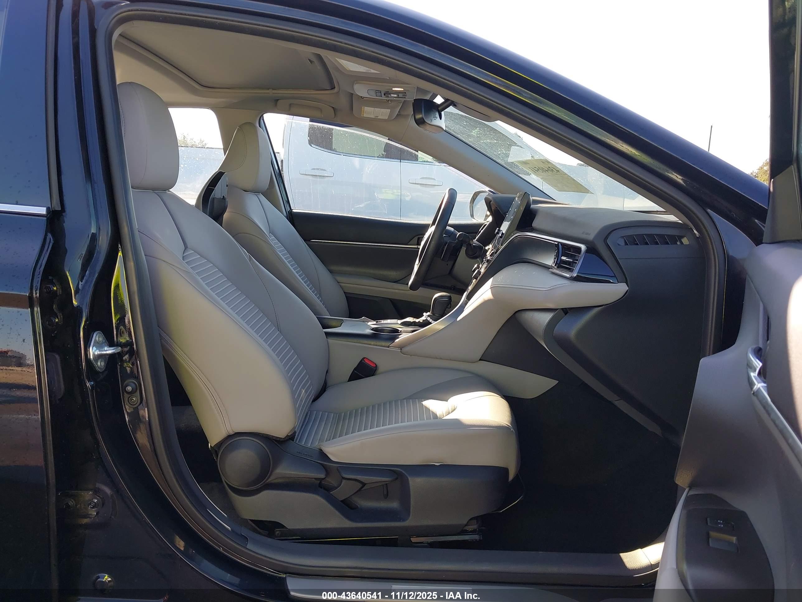 TOYOTA CAMRY image 5