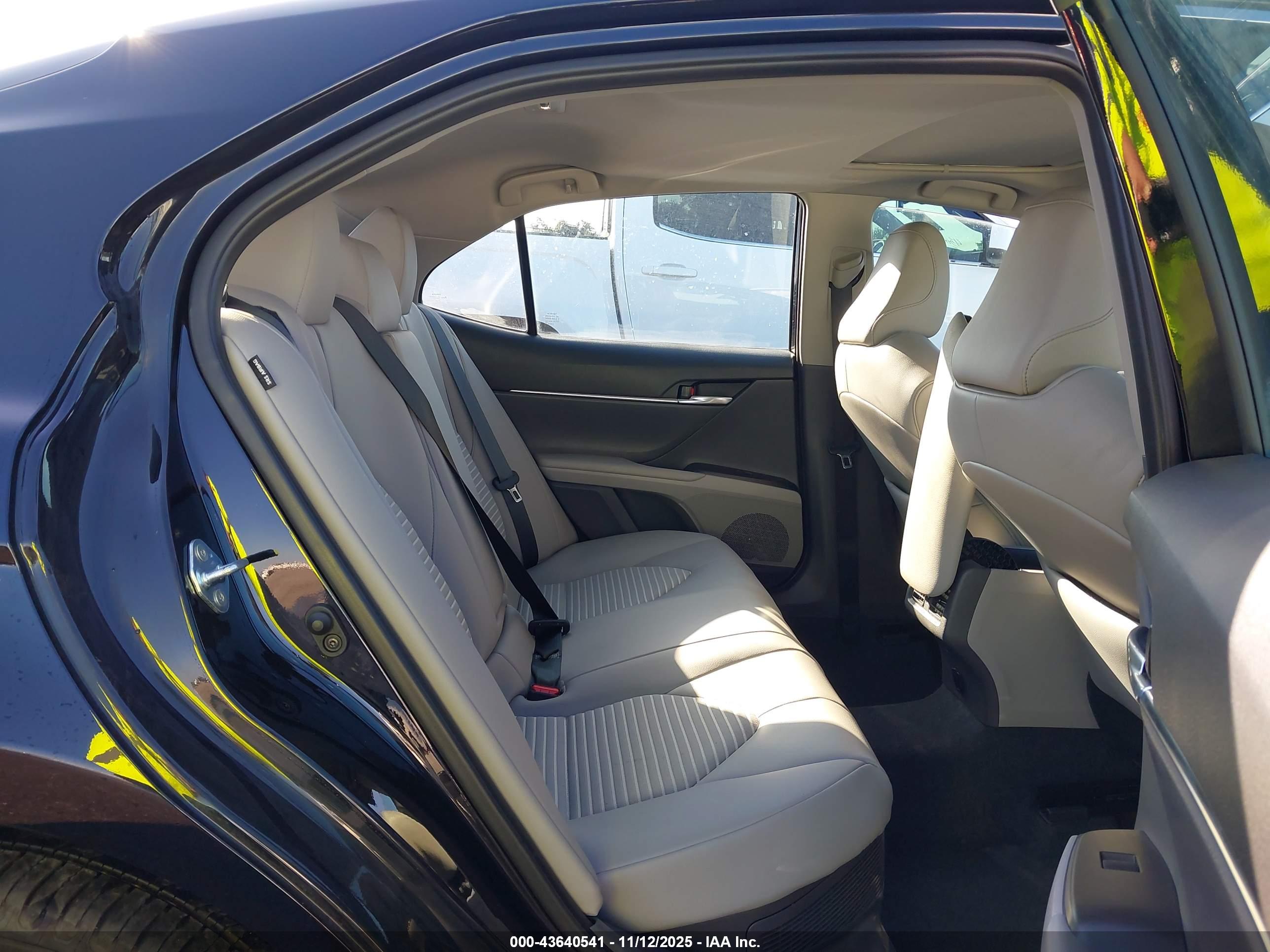 TOYOTA CAMRY image 8
