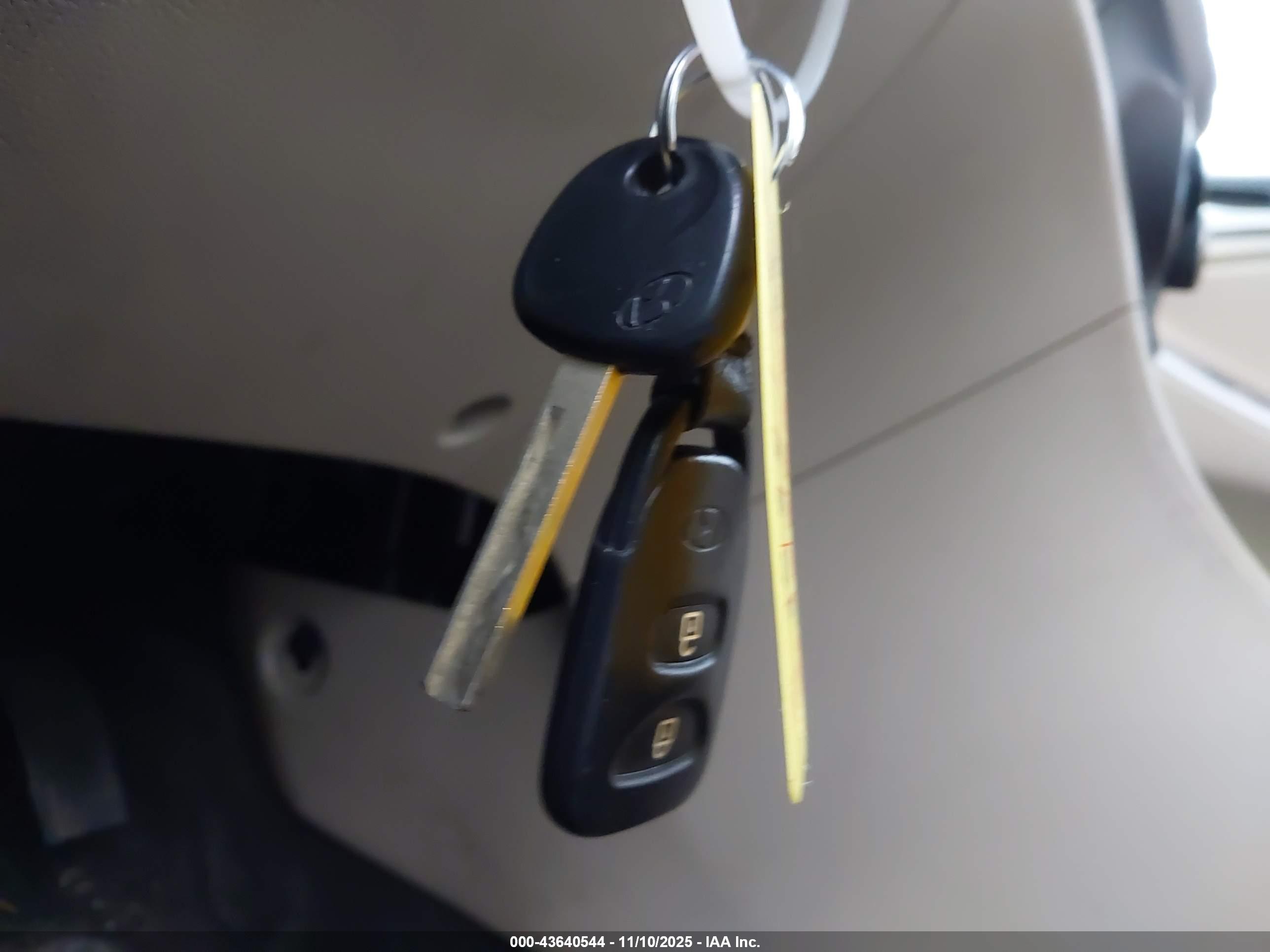 HYUNDAI ACCENT image 11