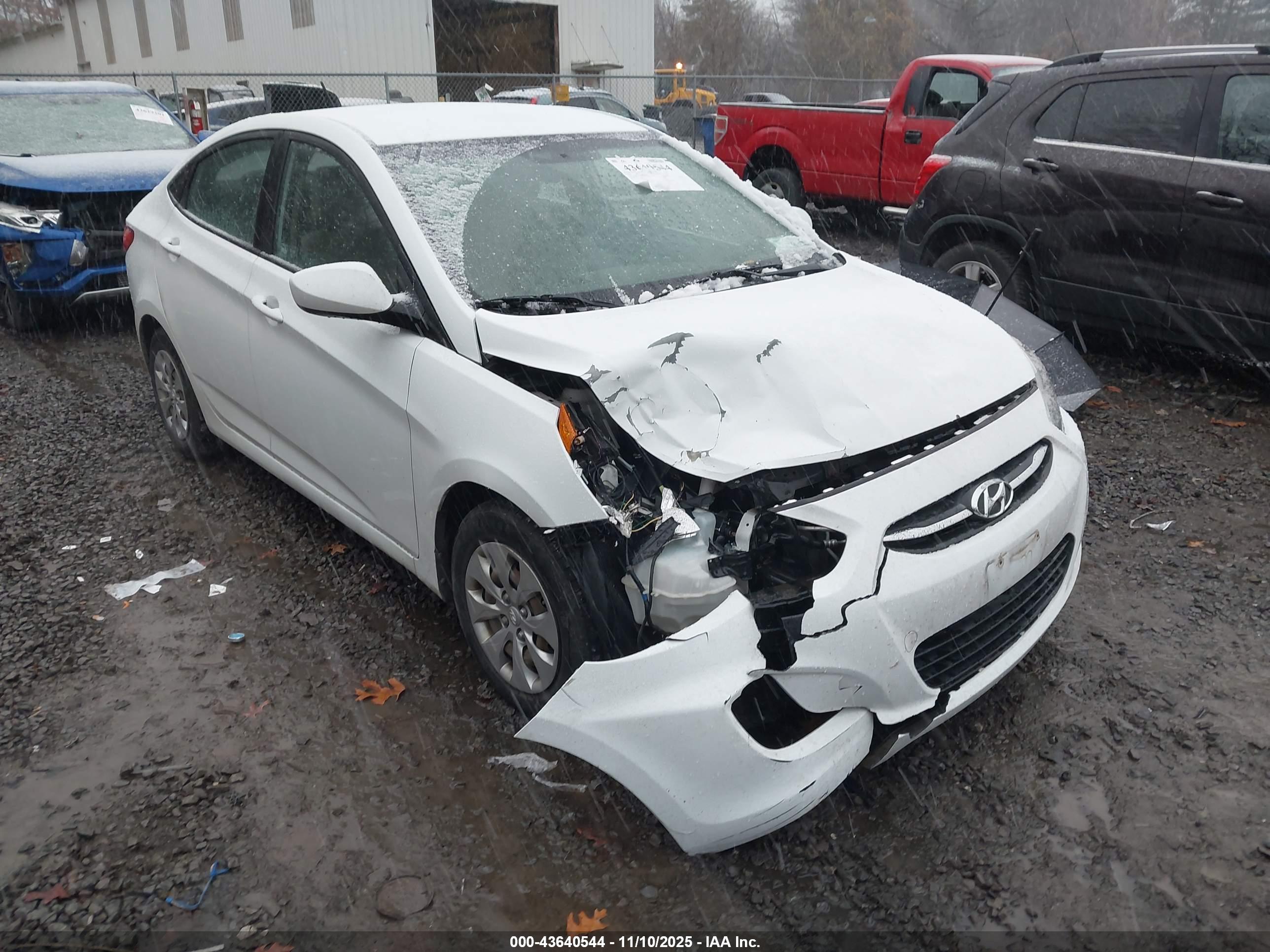 HYUNDAI ACCENT image 6