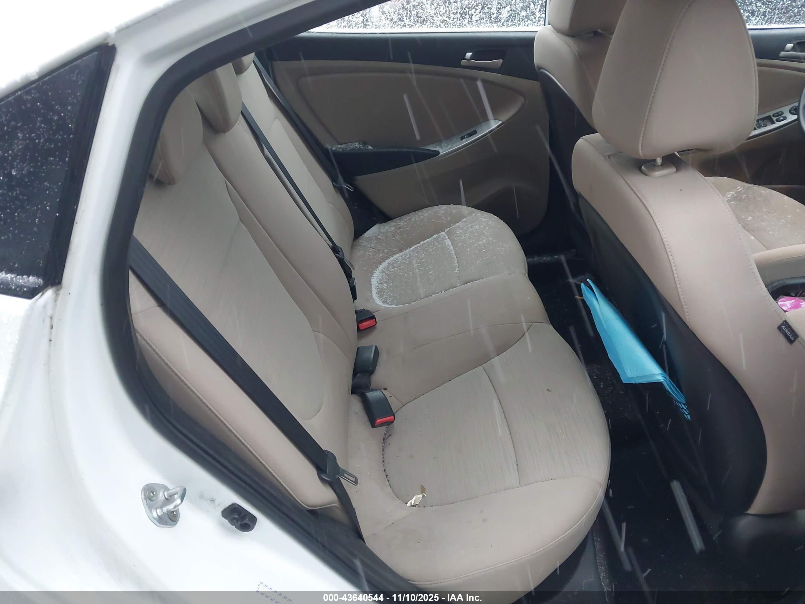 HYUNDAI ACCENT image 8