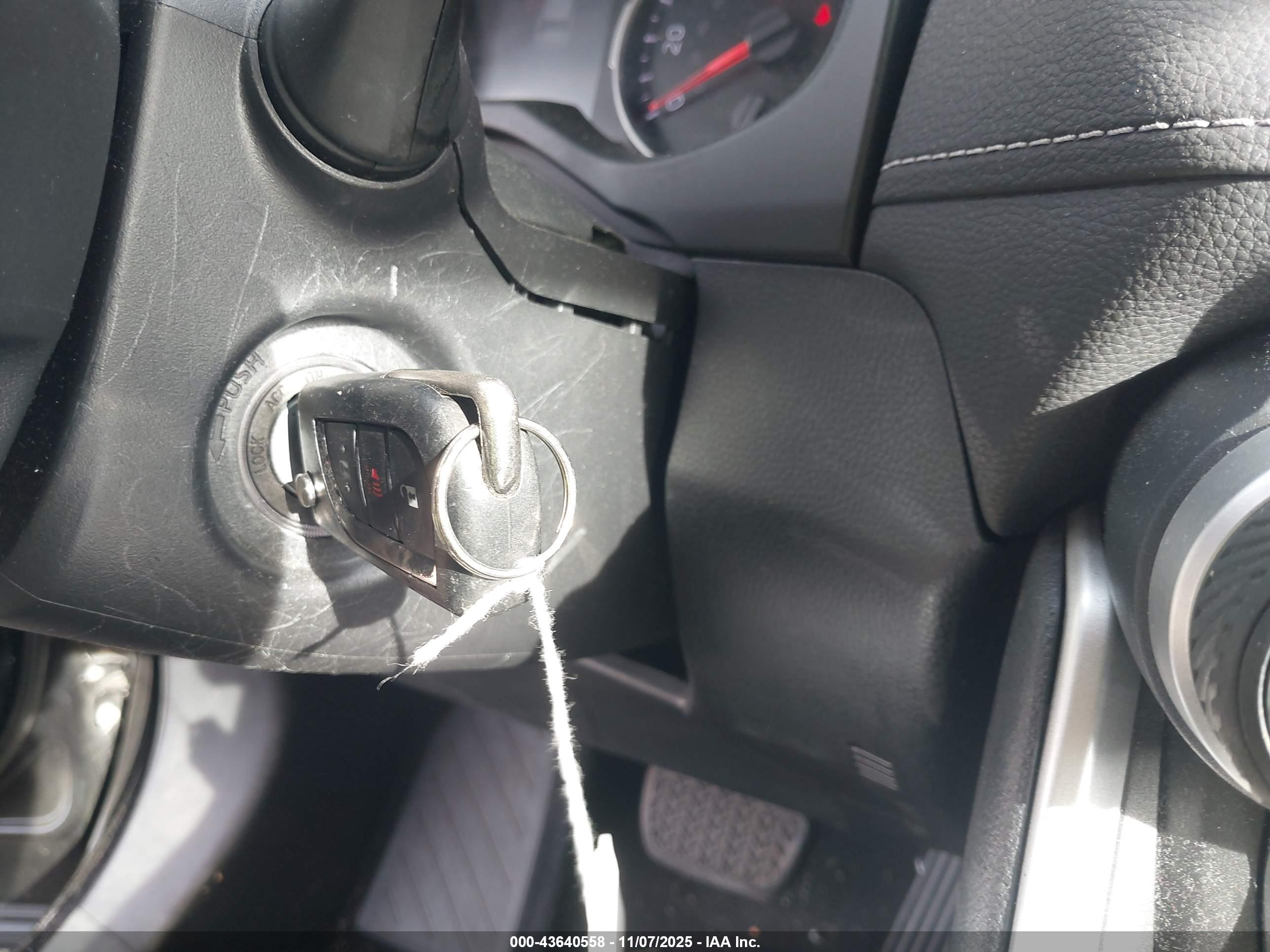TOYOTA RAV4 image 11