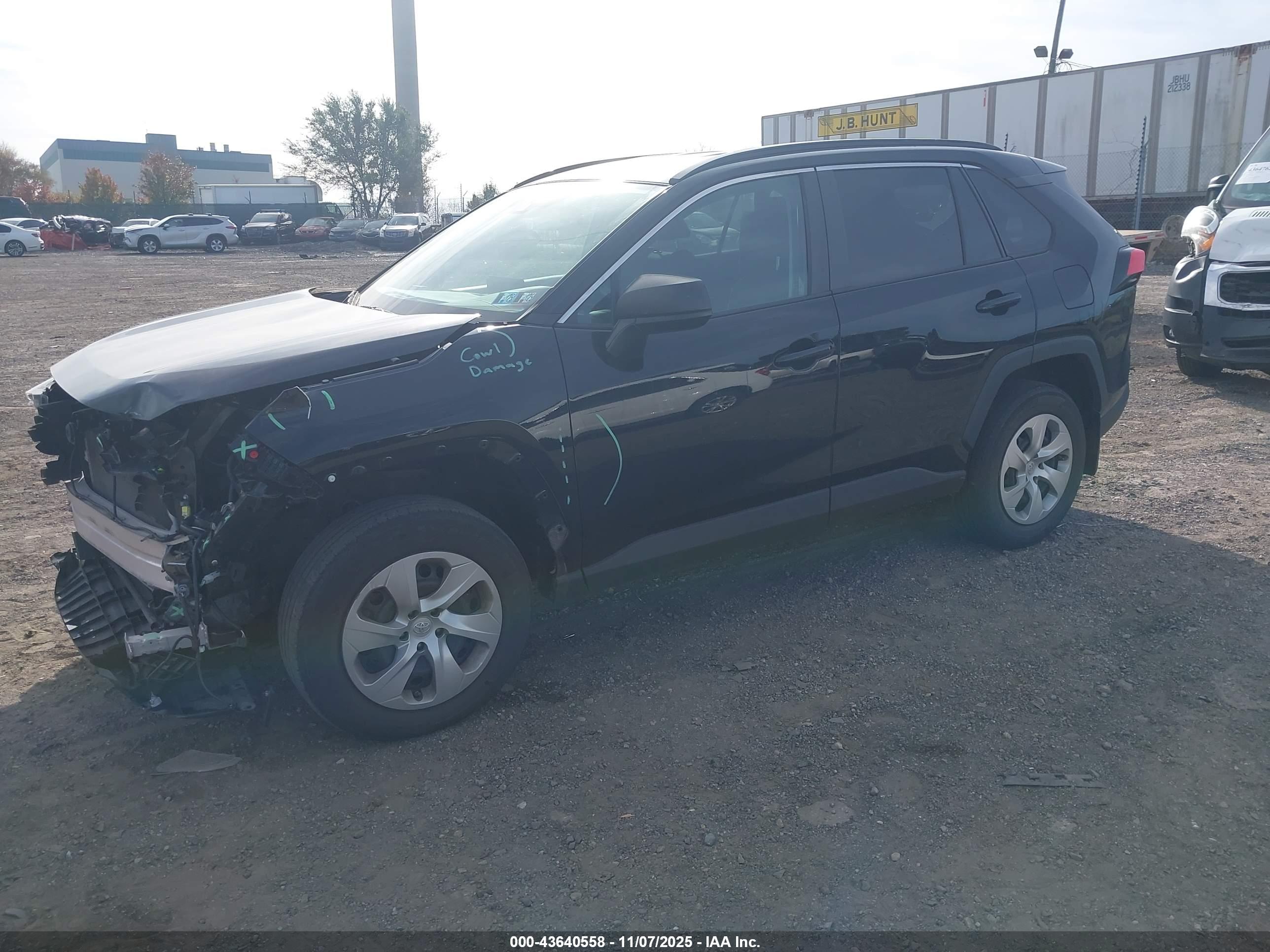 TOYOTA RAV4 image 2