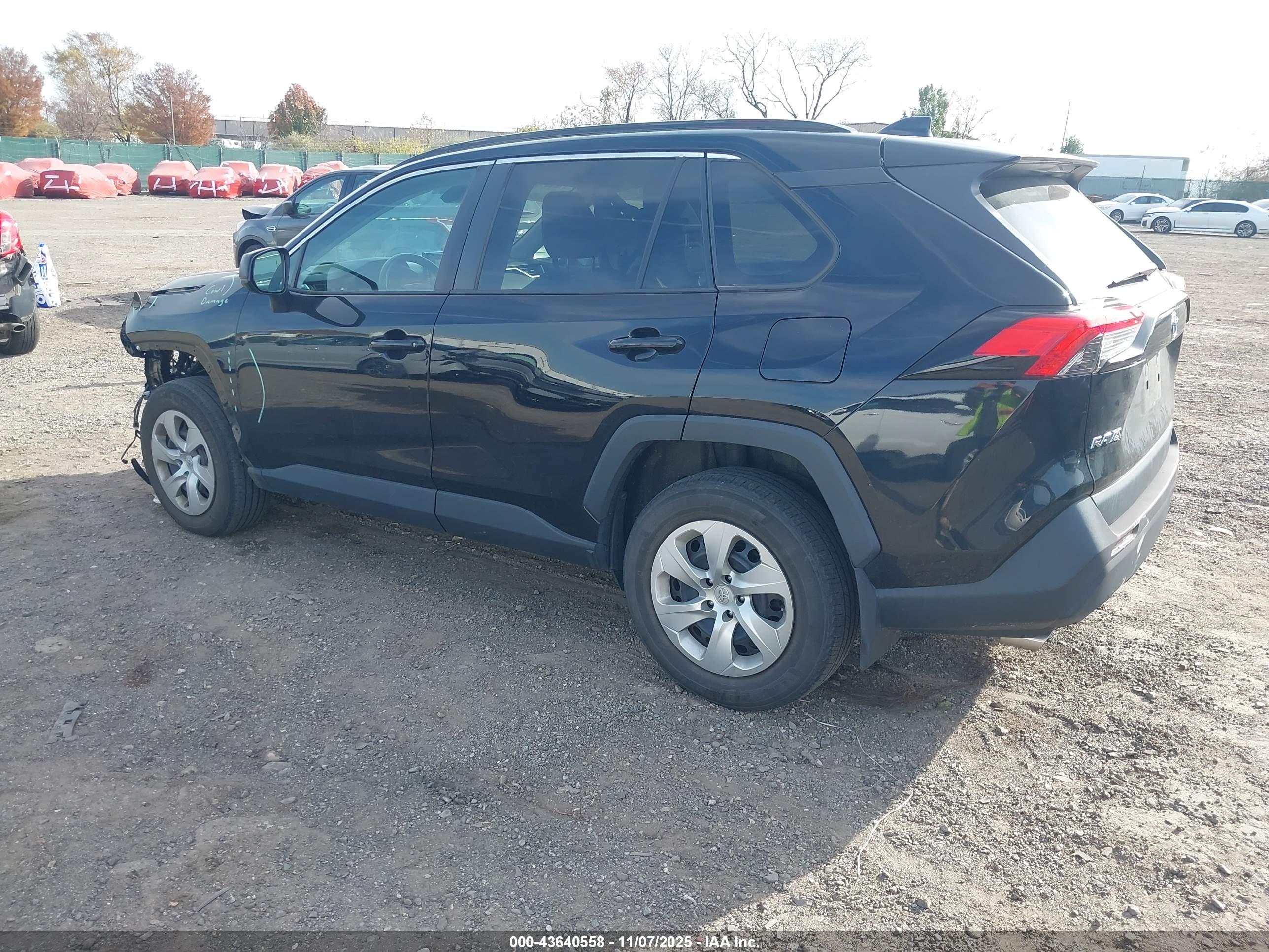 TOYOTA RAV4 image 3