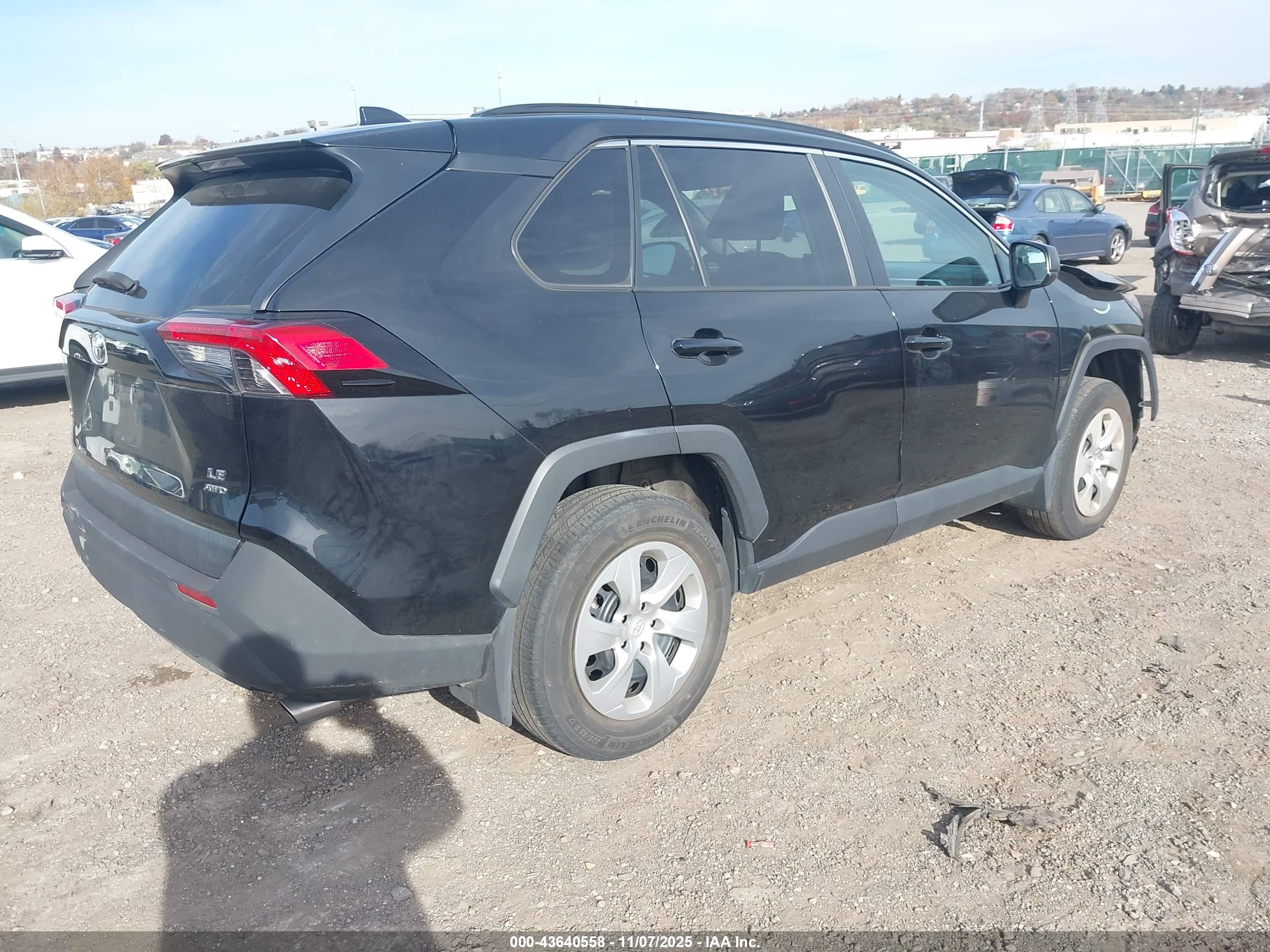 TOYOTA RAV4 image 4