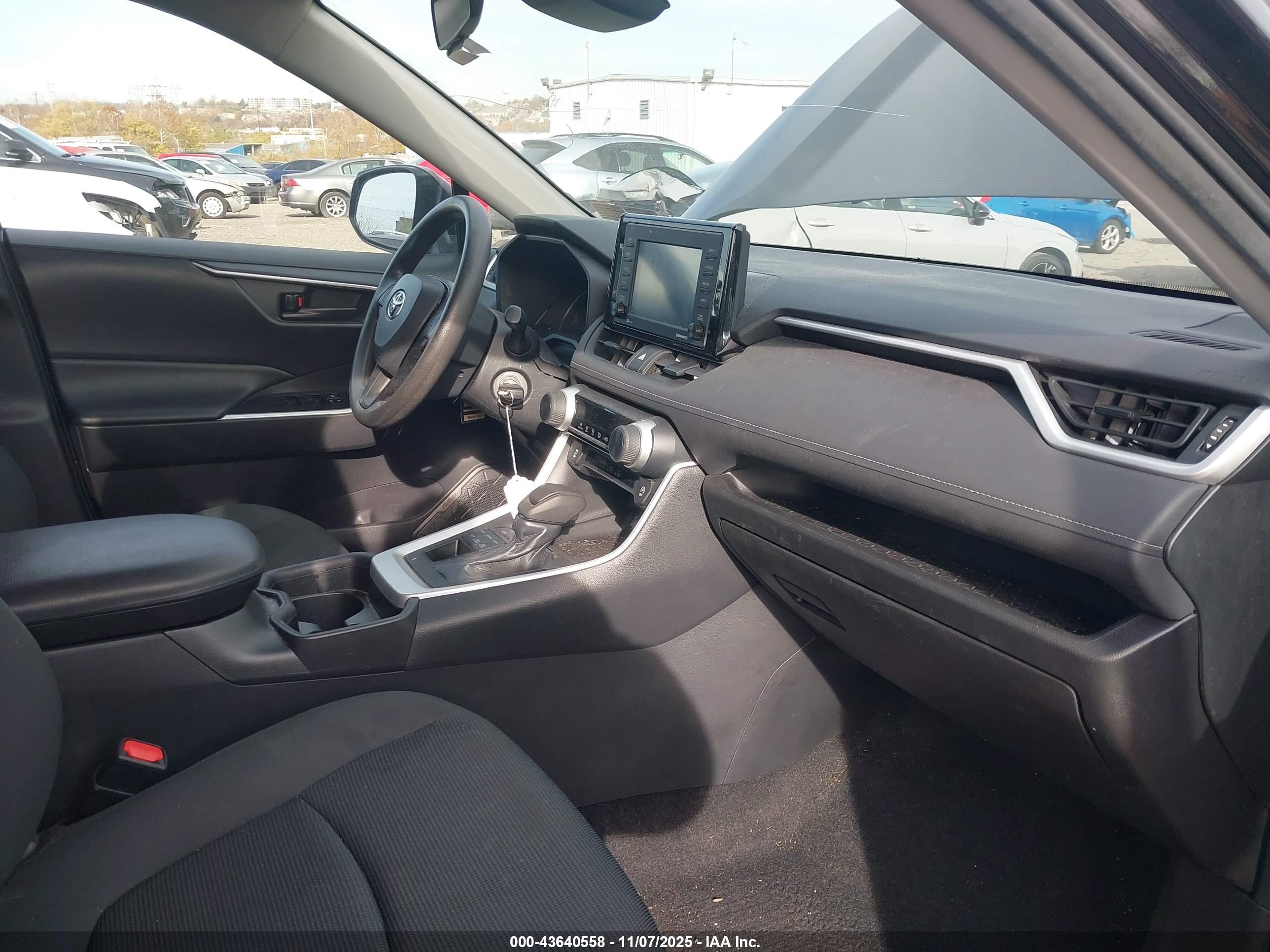 TOYOTA RAV4 image 5