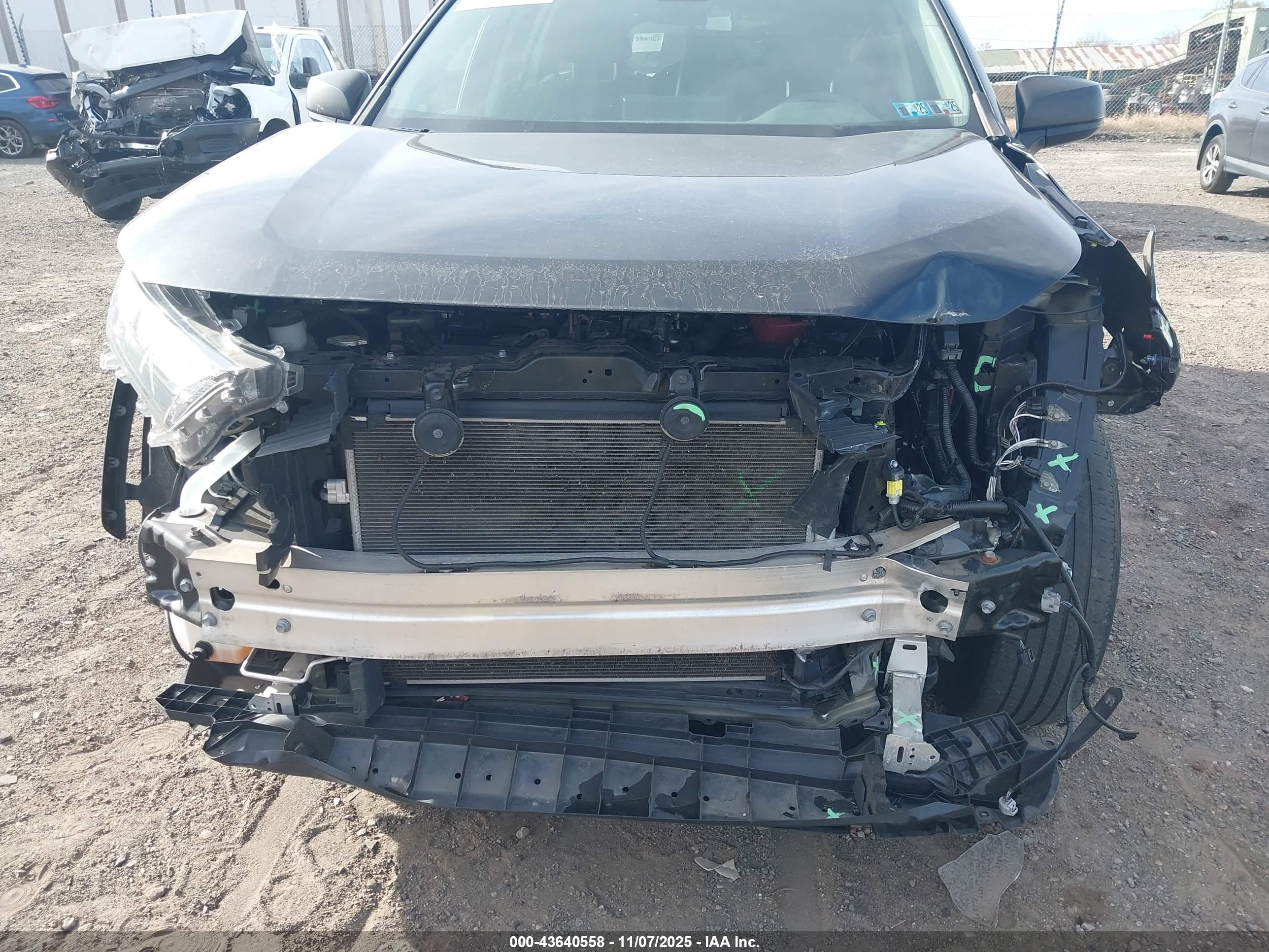 TOYOTA RAV4 image 6