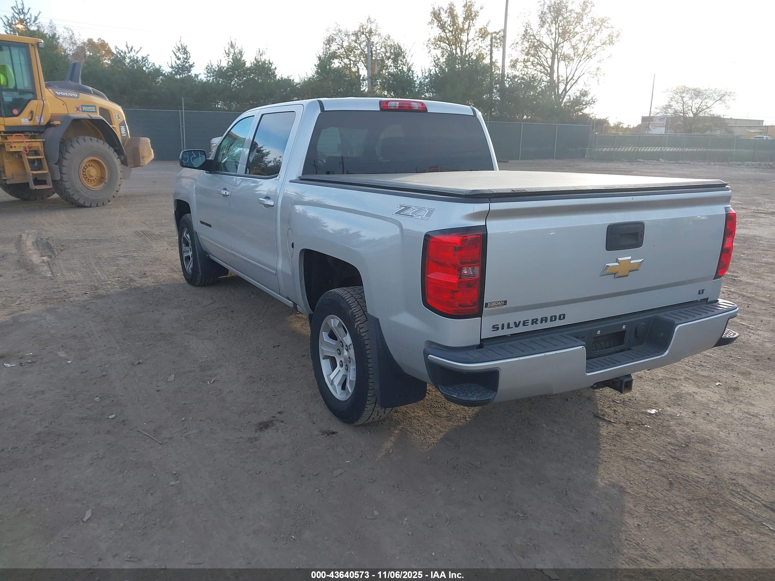 CHEVROLET SILVERADO image 3