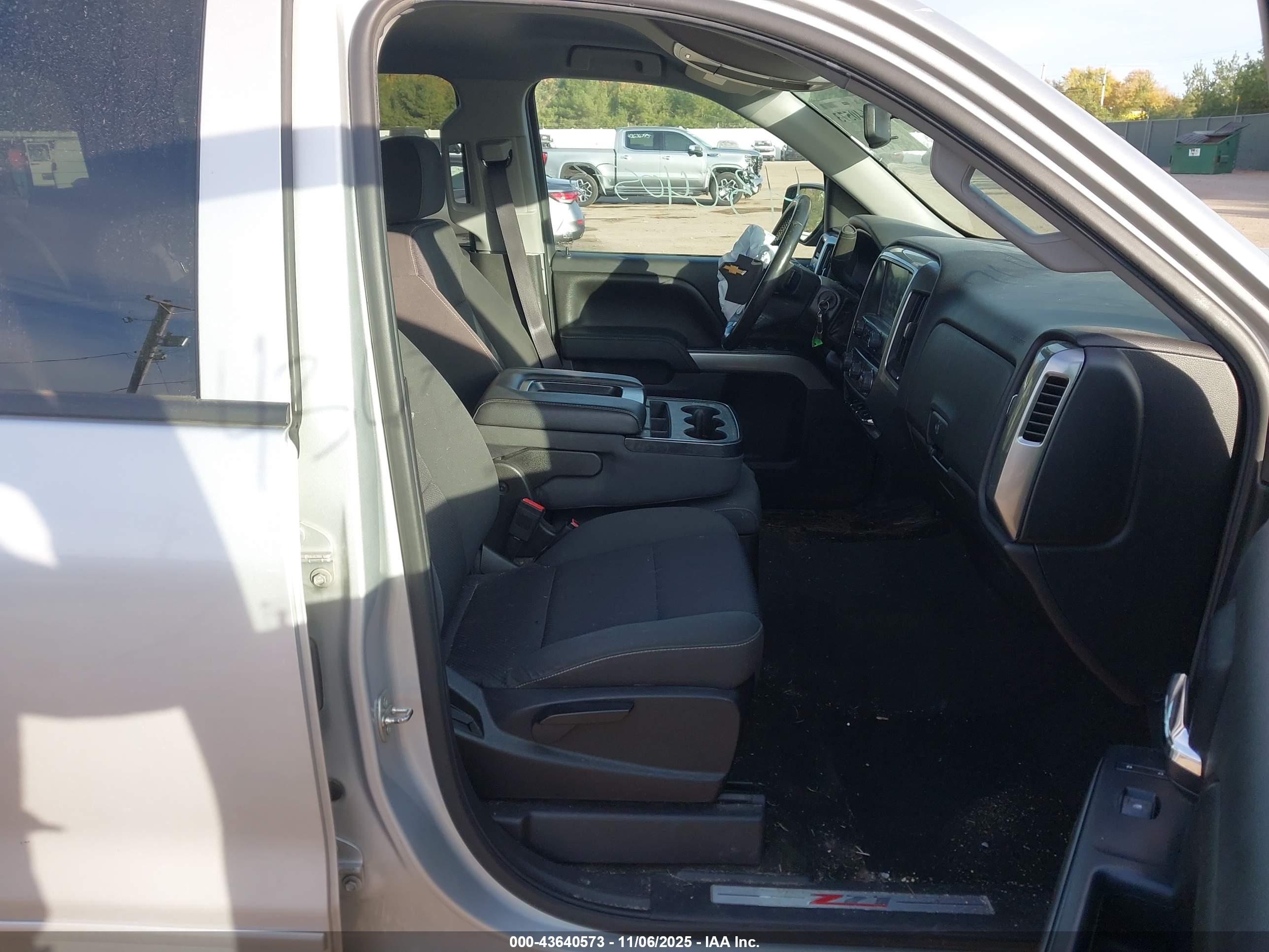CHEVROLET SILVERADO image 5