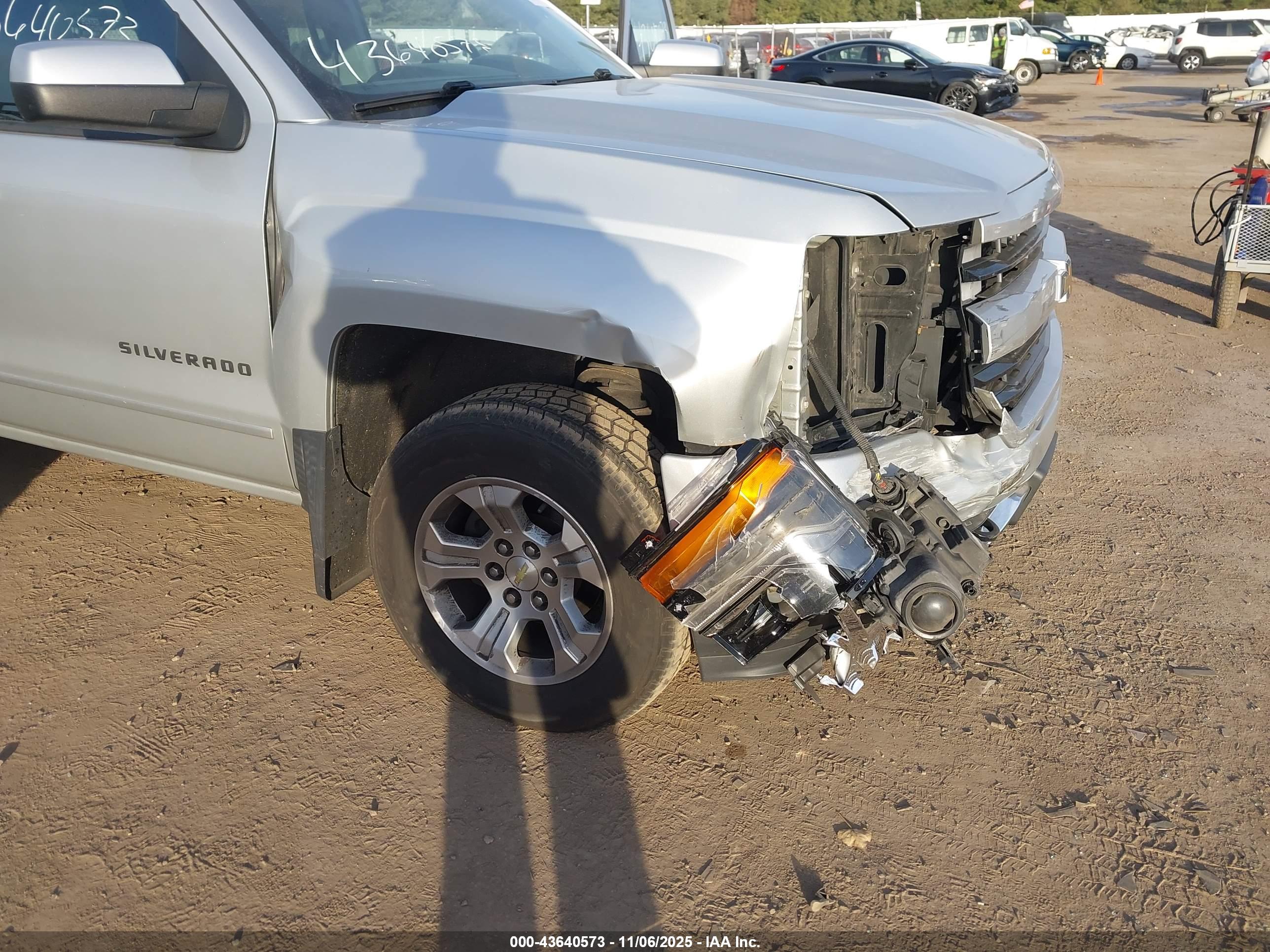CHEVROLET SILVERADO image 6