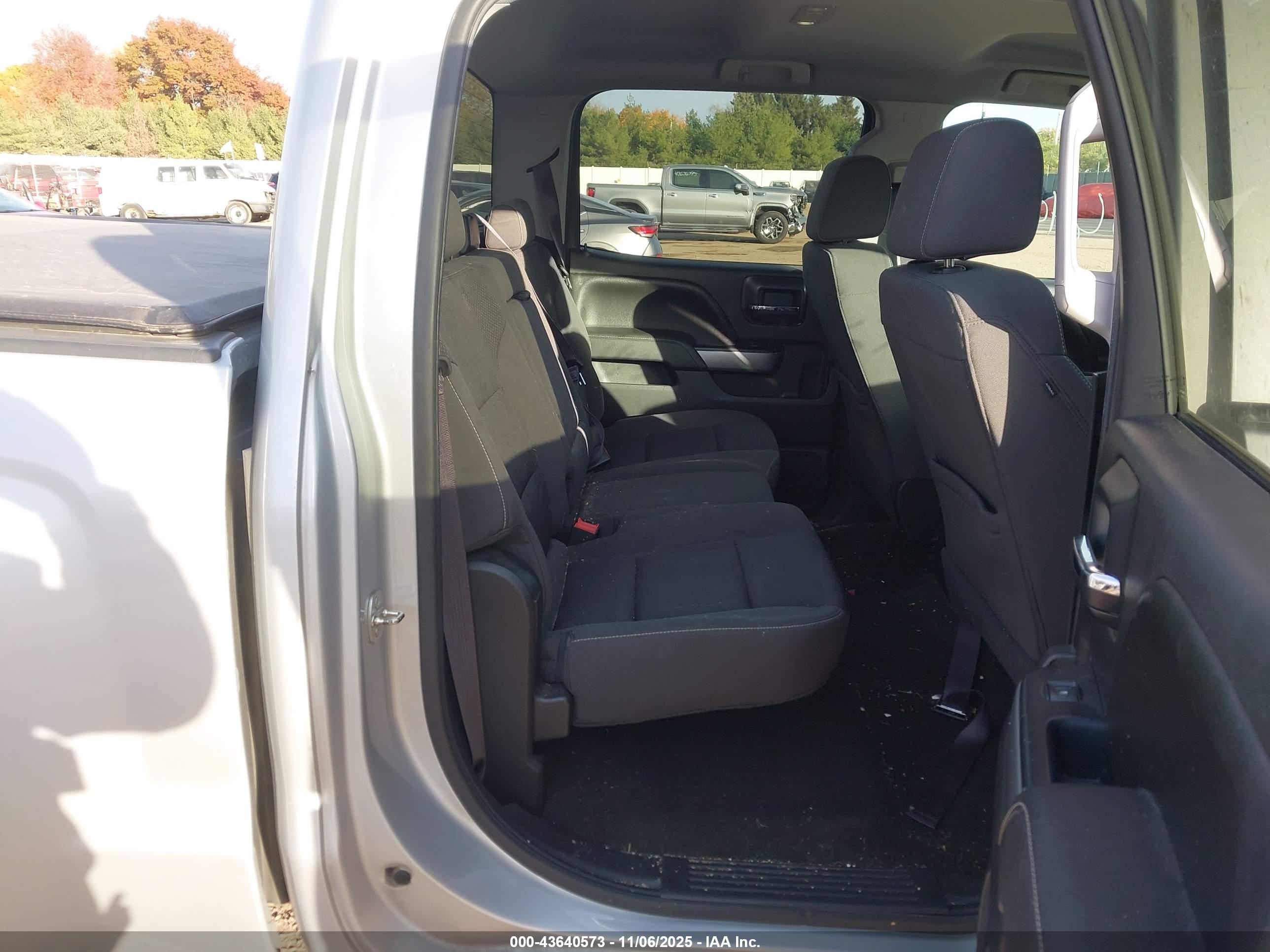CHEVROLET SILVERADO image 8