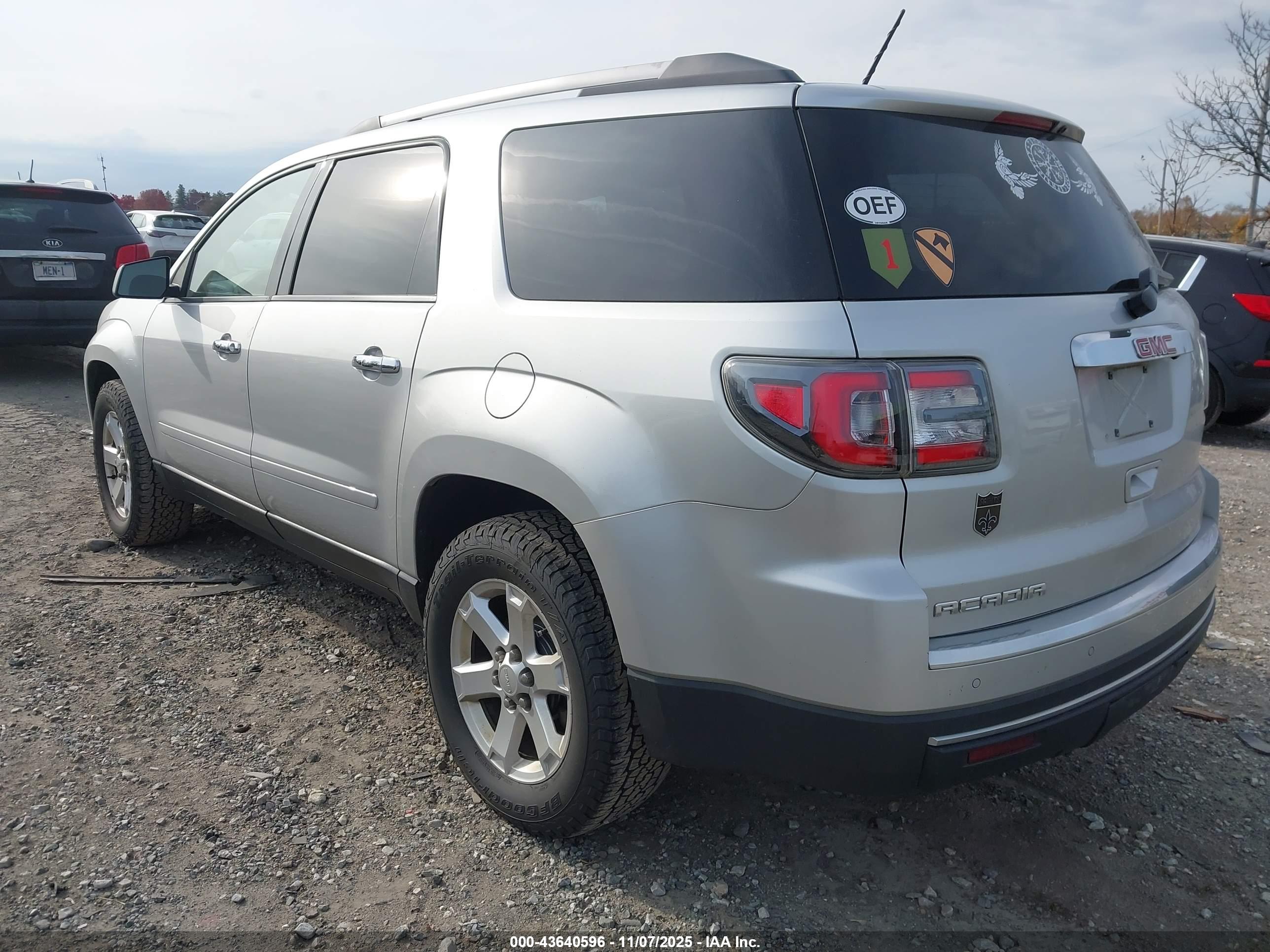 GMC ACADIA image 3