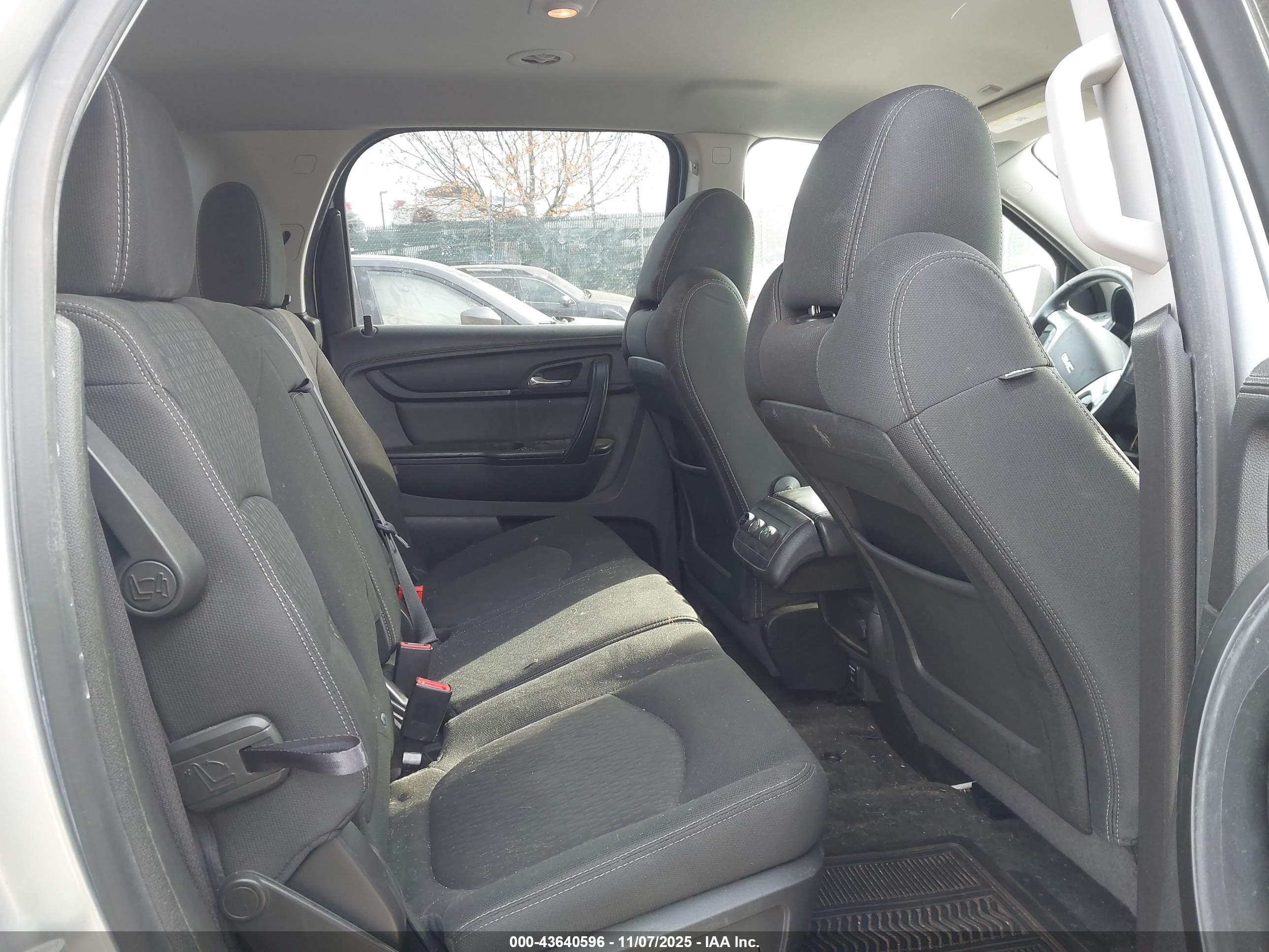 GMC ACADIA image 8
