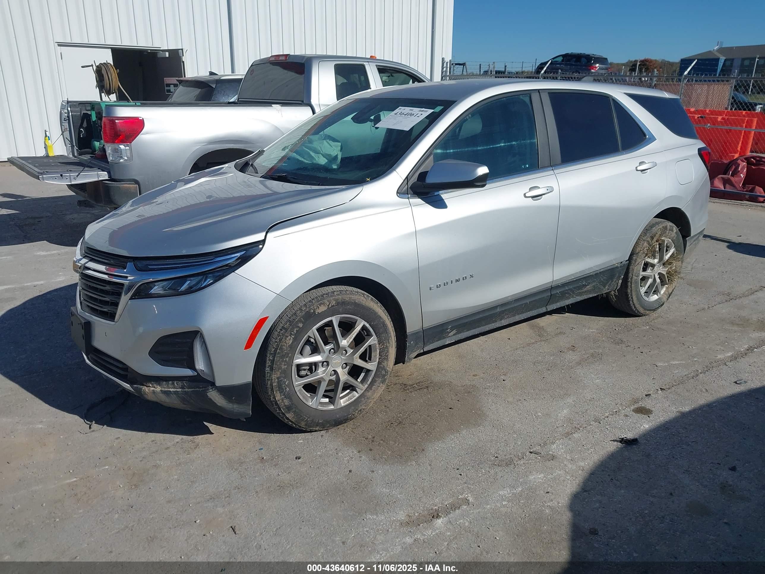 CHEVROLET EQUINOX image 2