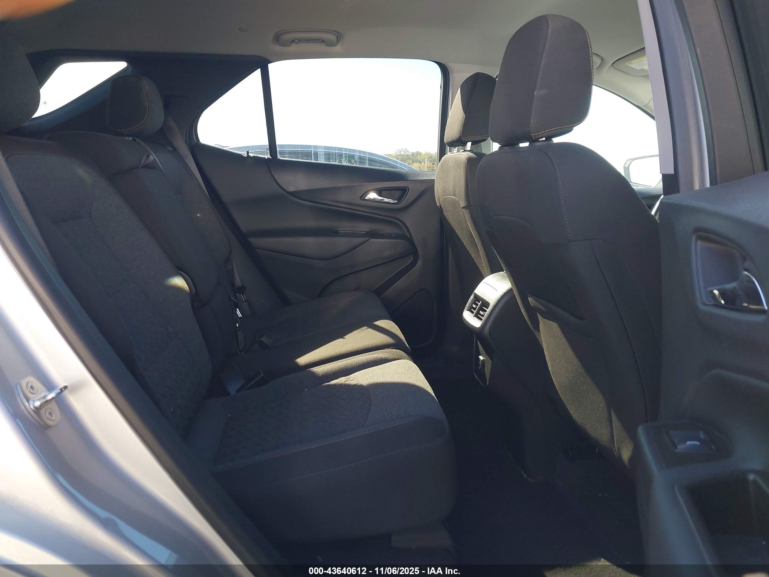 CHEVROLET EQUINOX image 8
