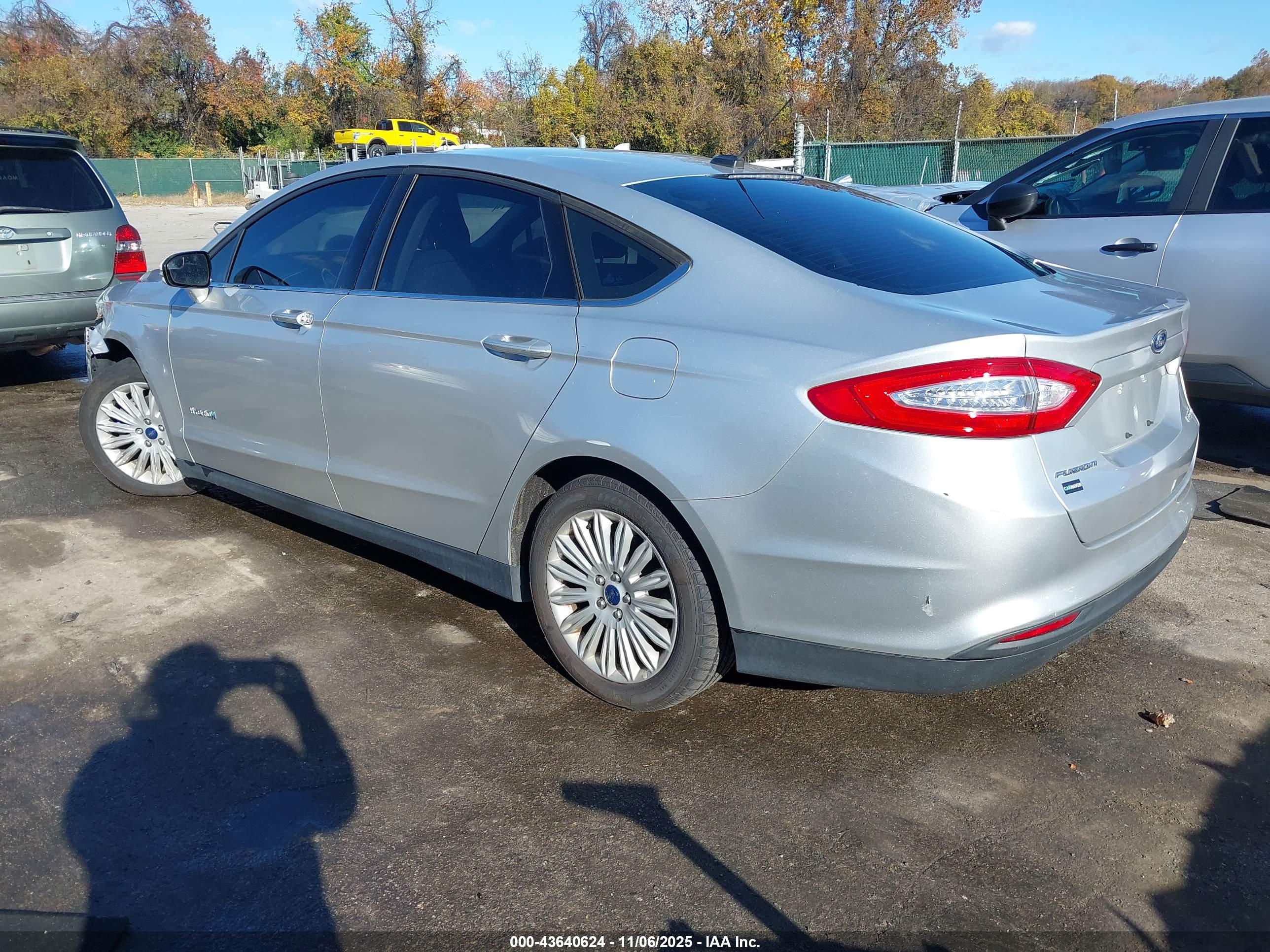 FORD FUSION image 3