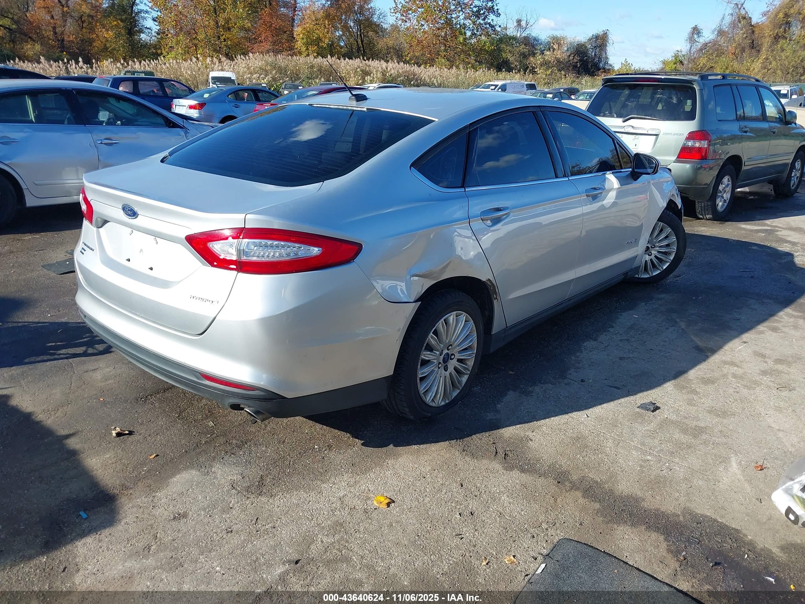 FORD FUSION image 4