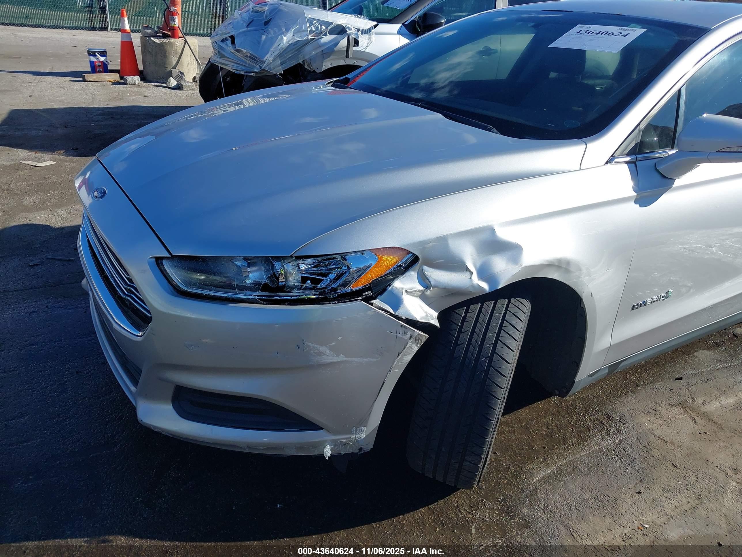 FORD FUSION image 6