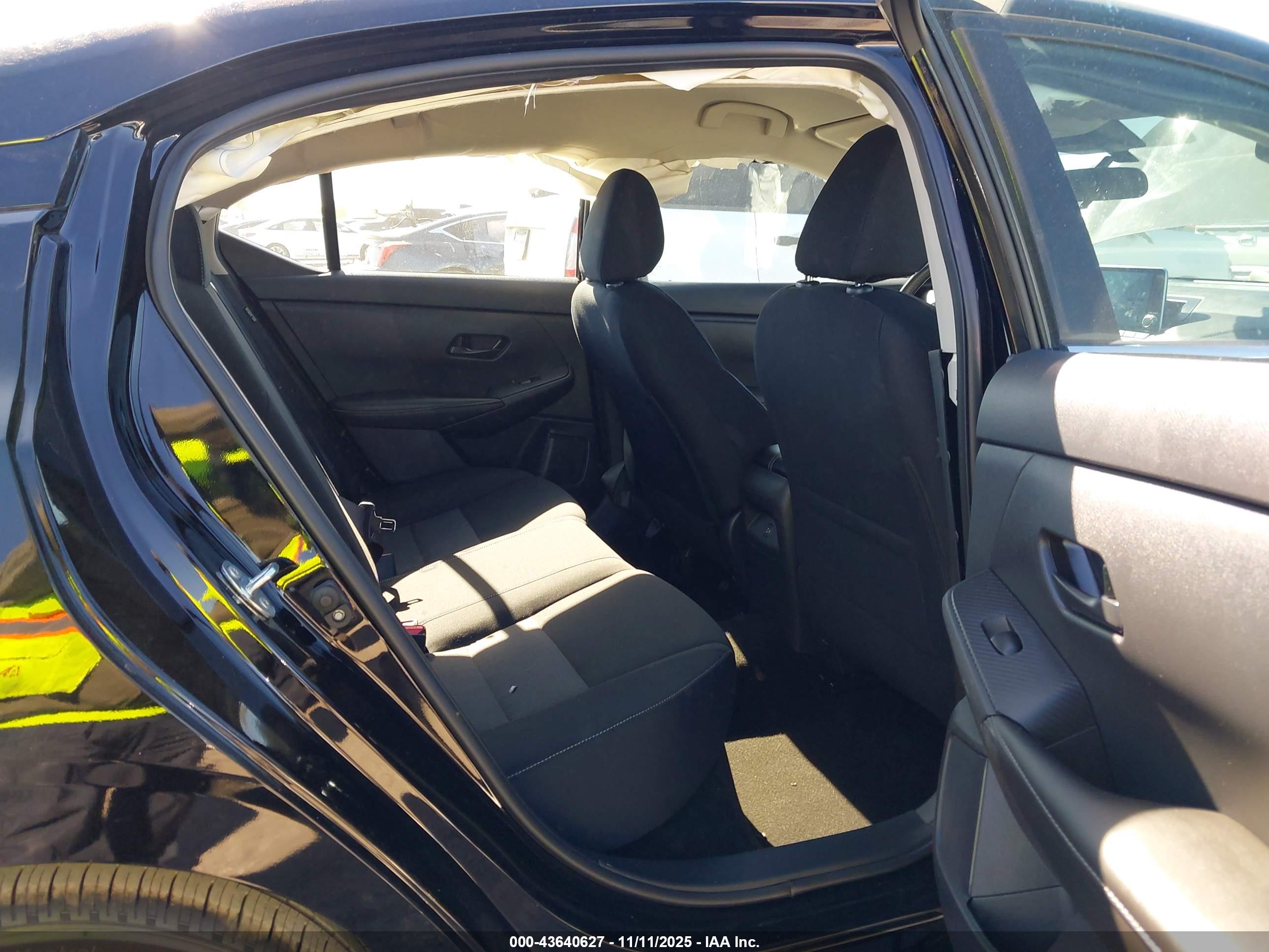 NISSAN SENTRA image 8