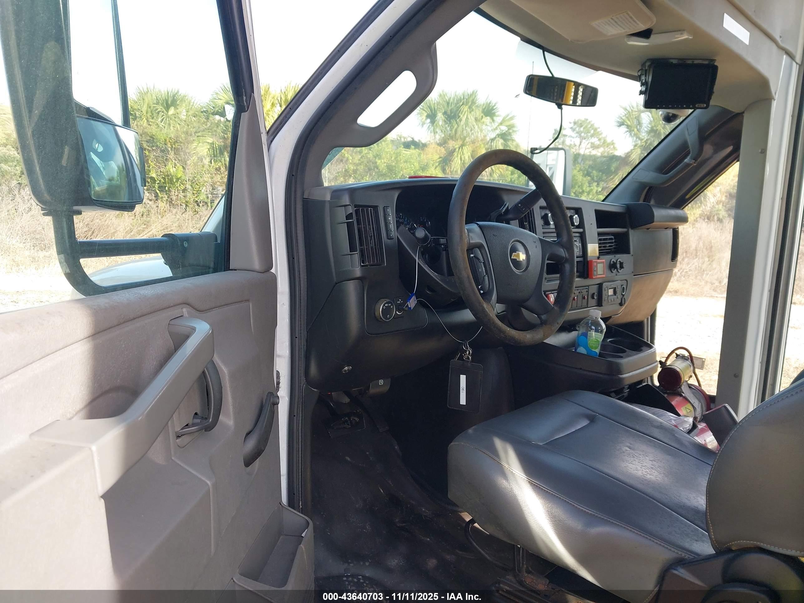 CHEVROLET EXPRESS image 7