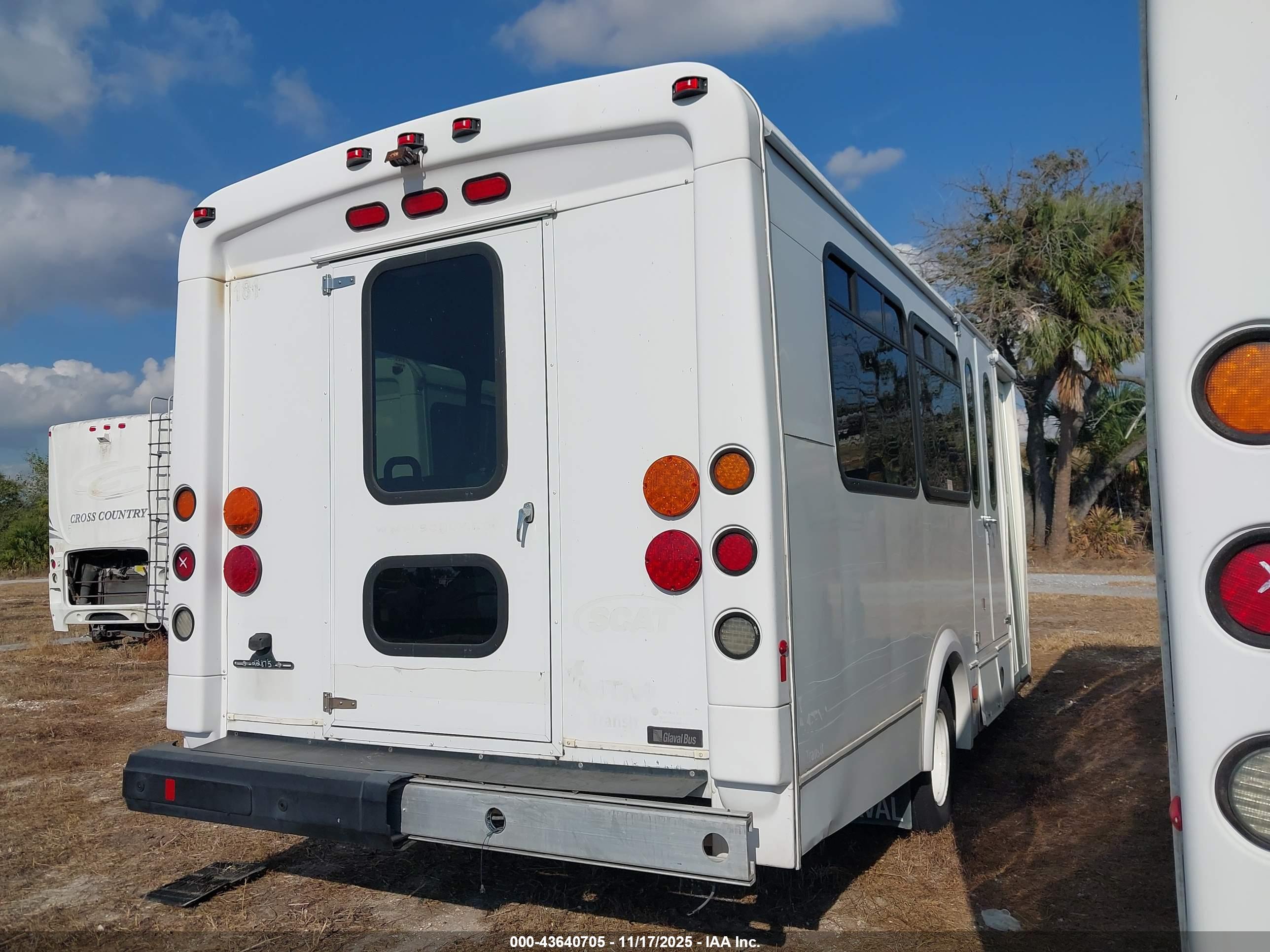 CHEVROLET EXPRESS image 4