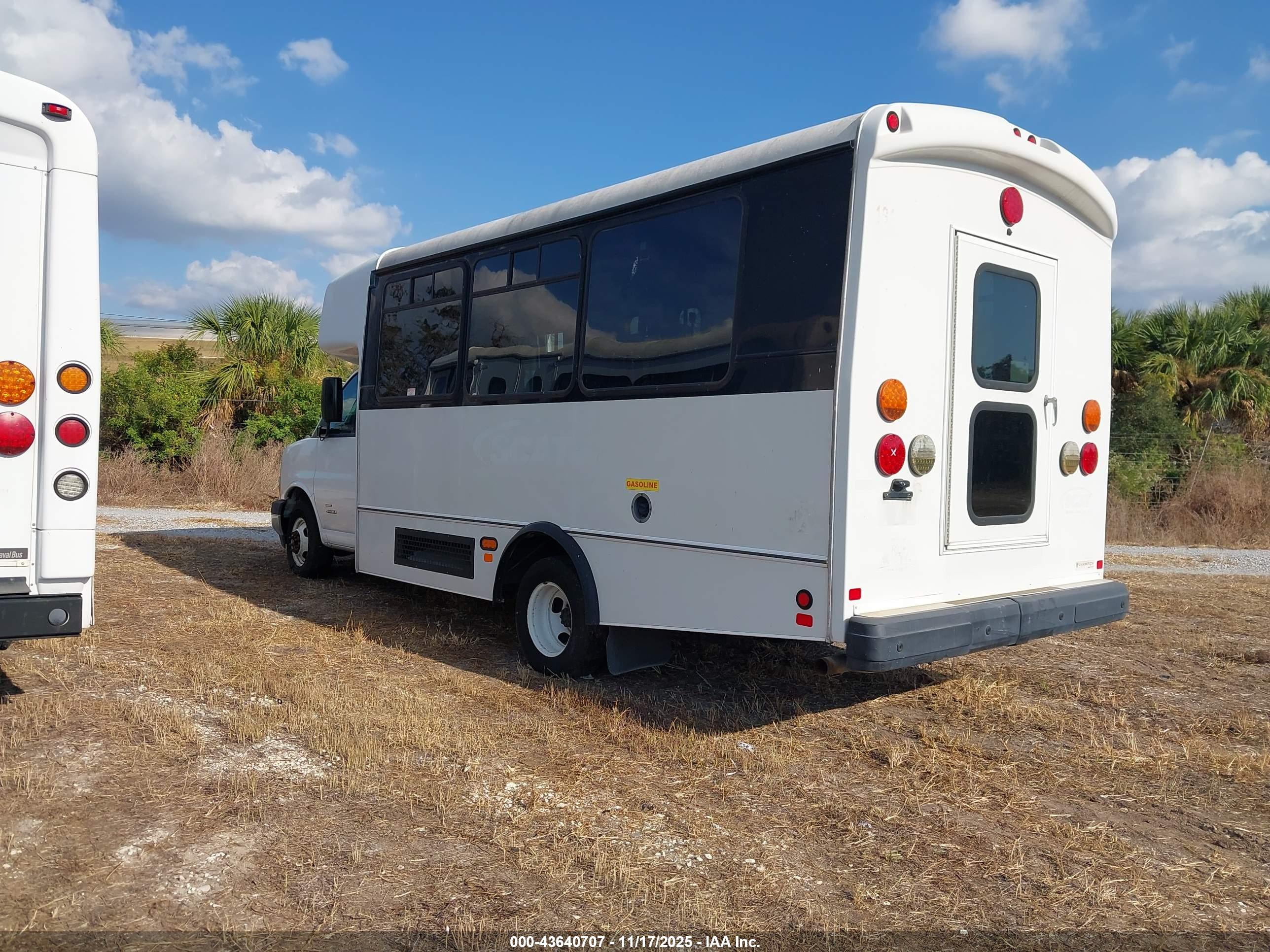 CHEVROLET EXPRESS image 3