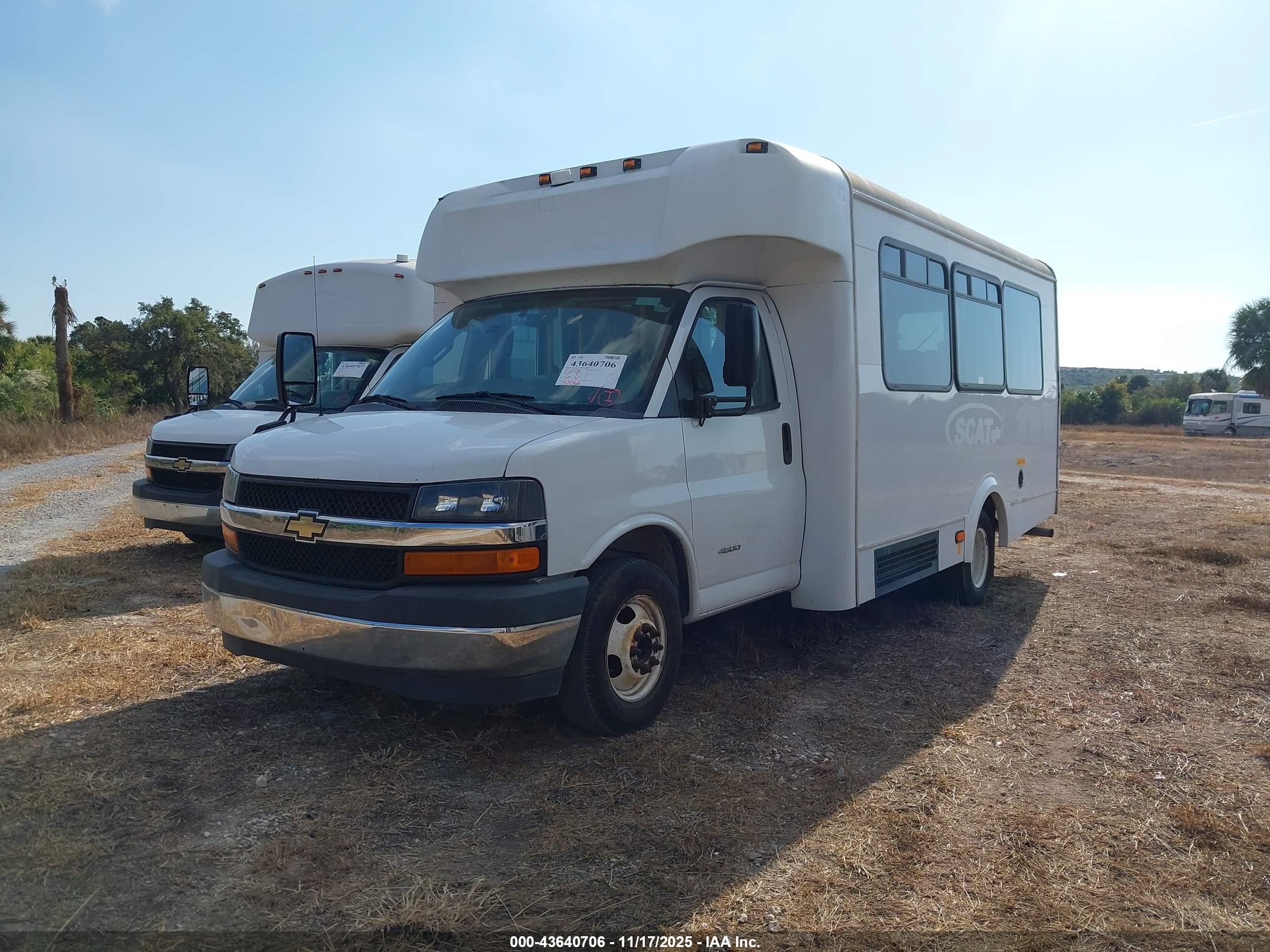 CHEVROLET EXPRESS image 2