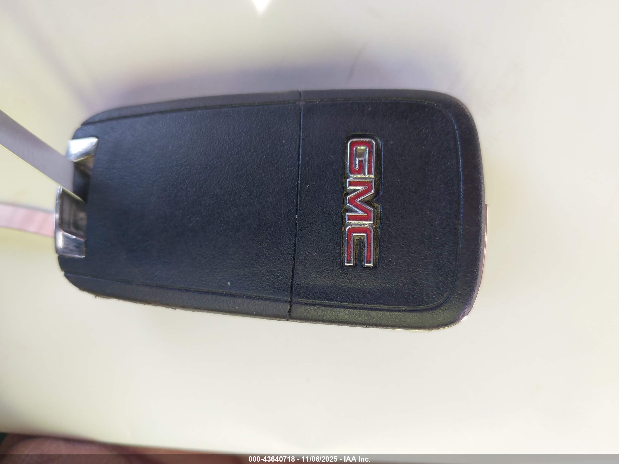 GMC TERRAIN image 11