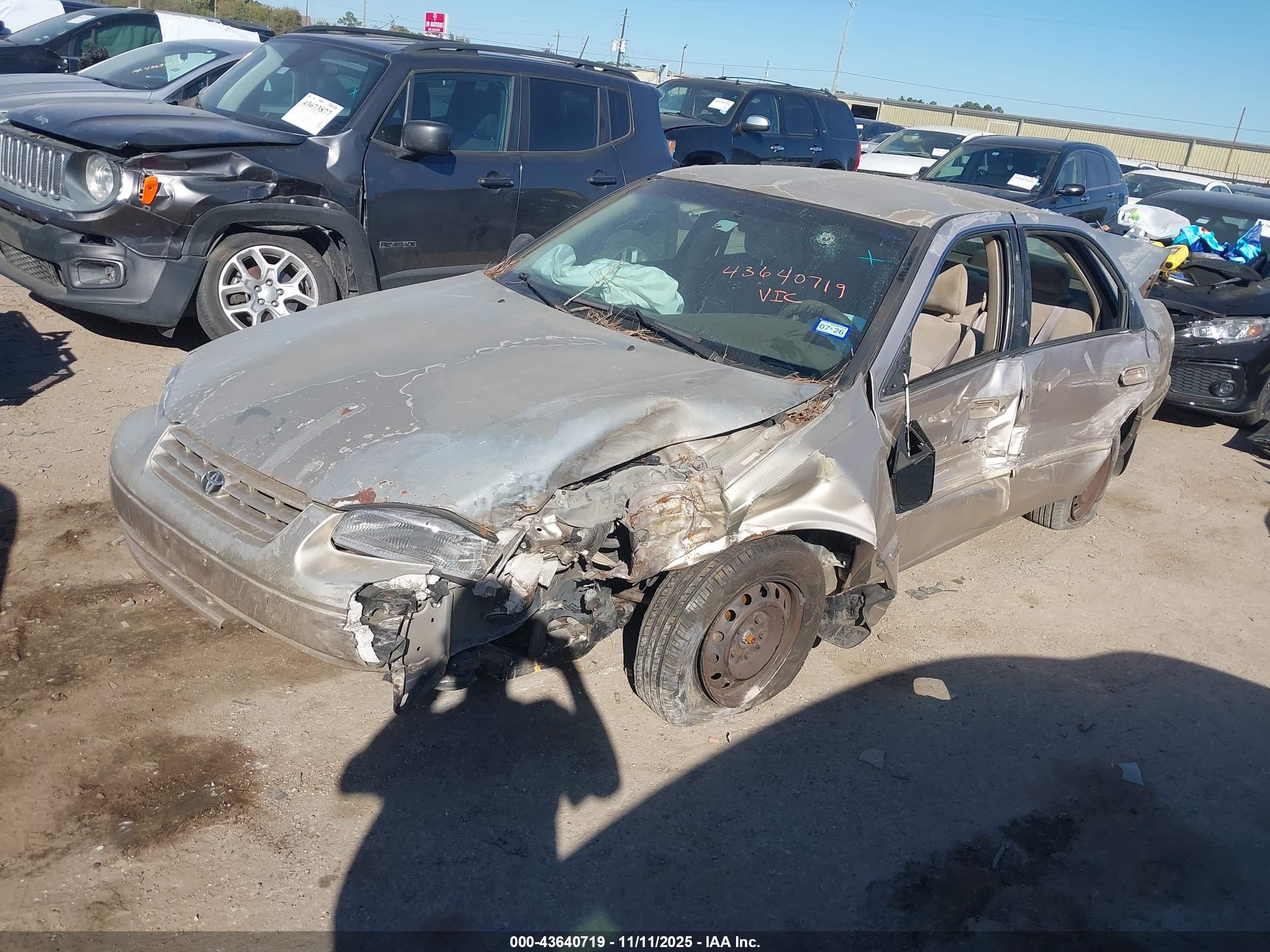 TOYOTA CAMRY image 2