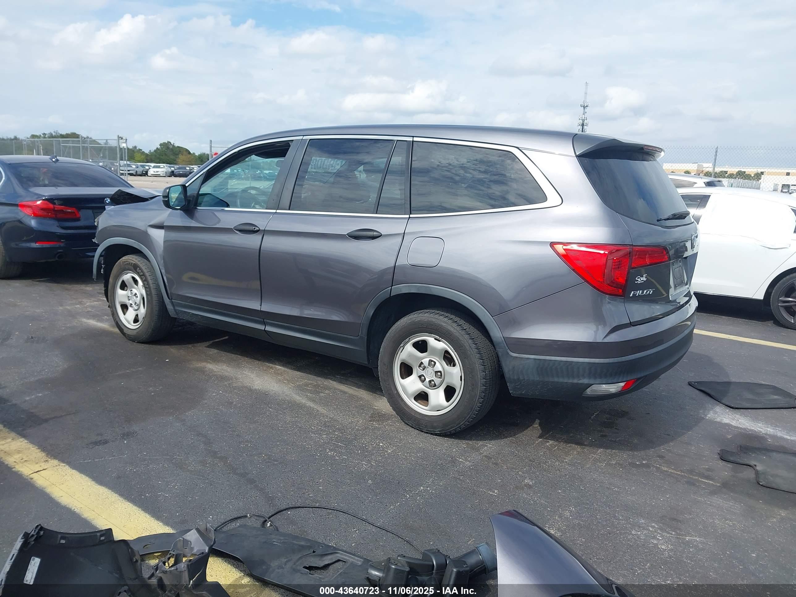 HONDA PILOT image 3