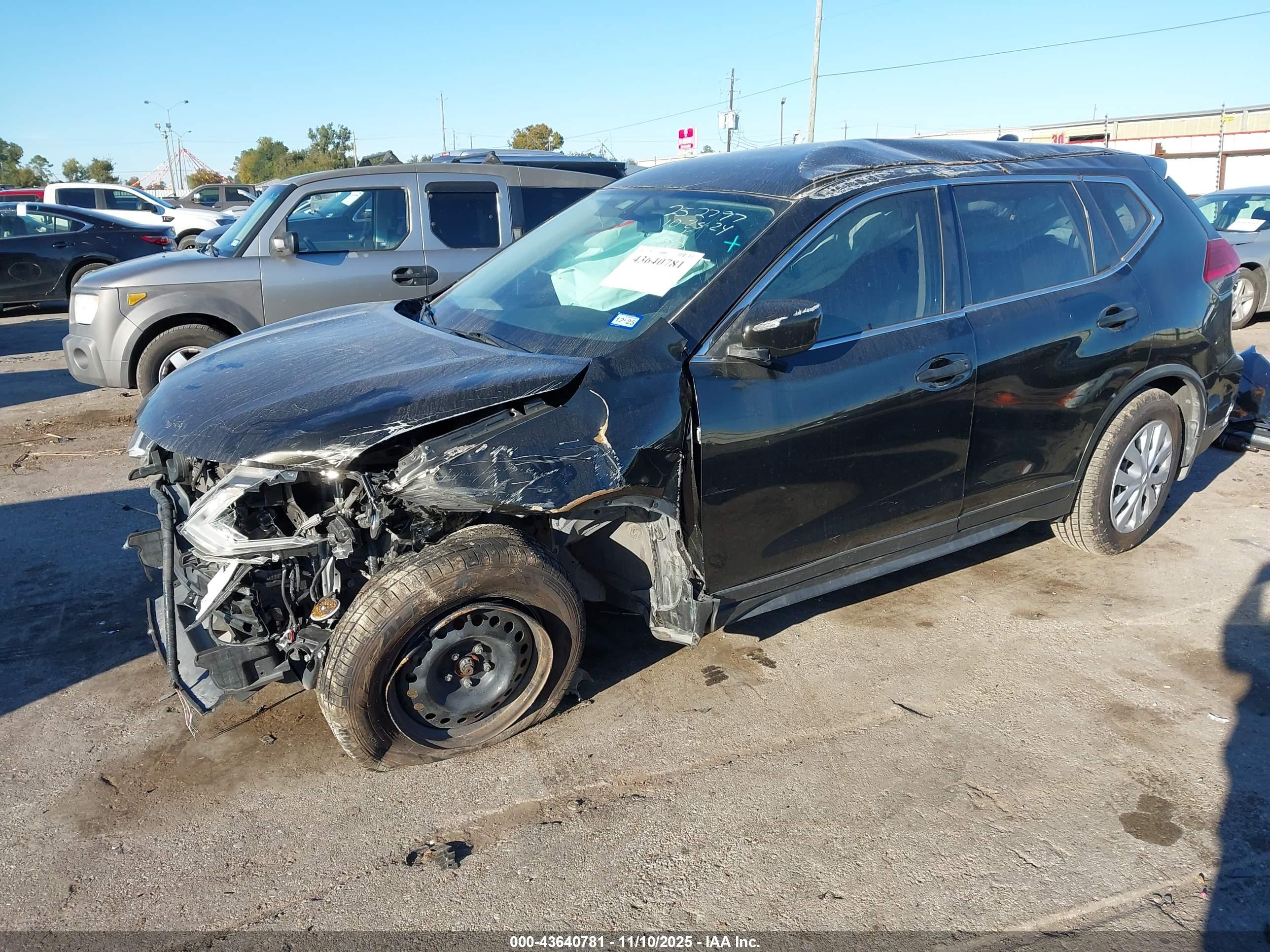 NISSAN ROGUE image 2
