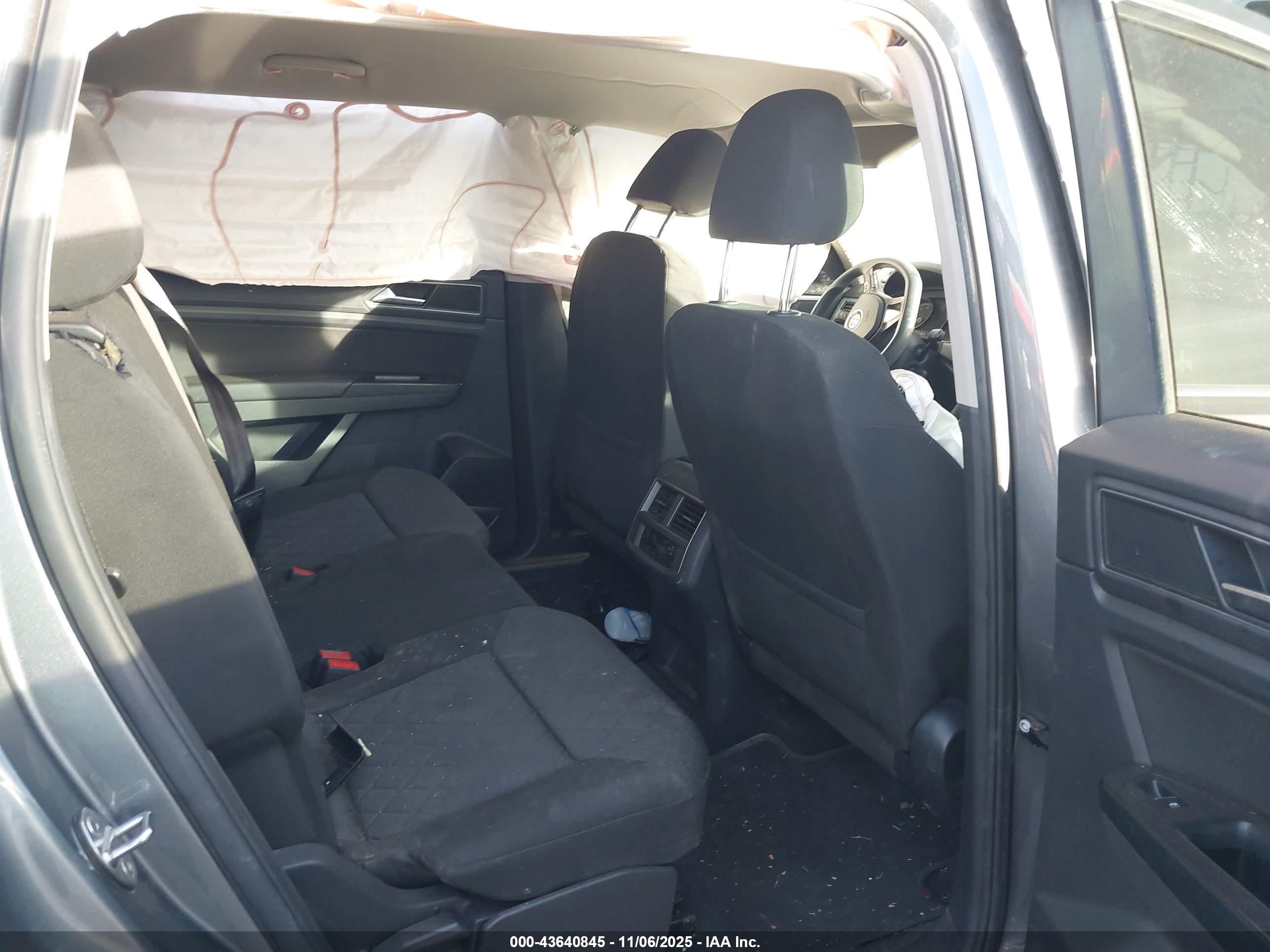 VOLKSWAGEN ATLAS image 8