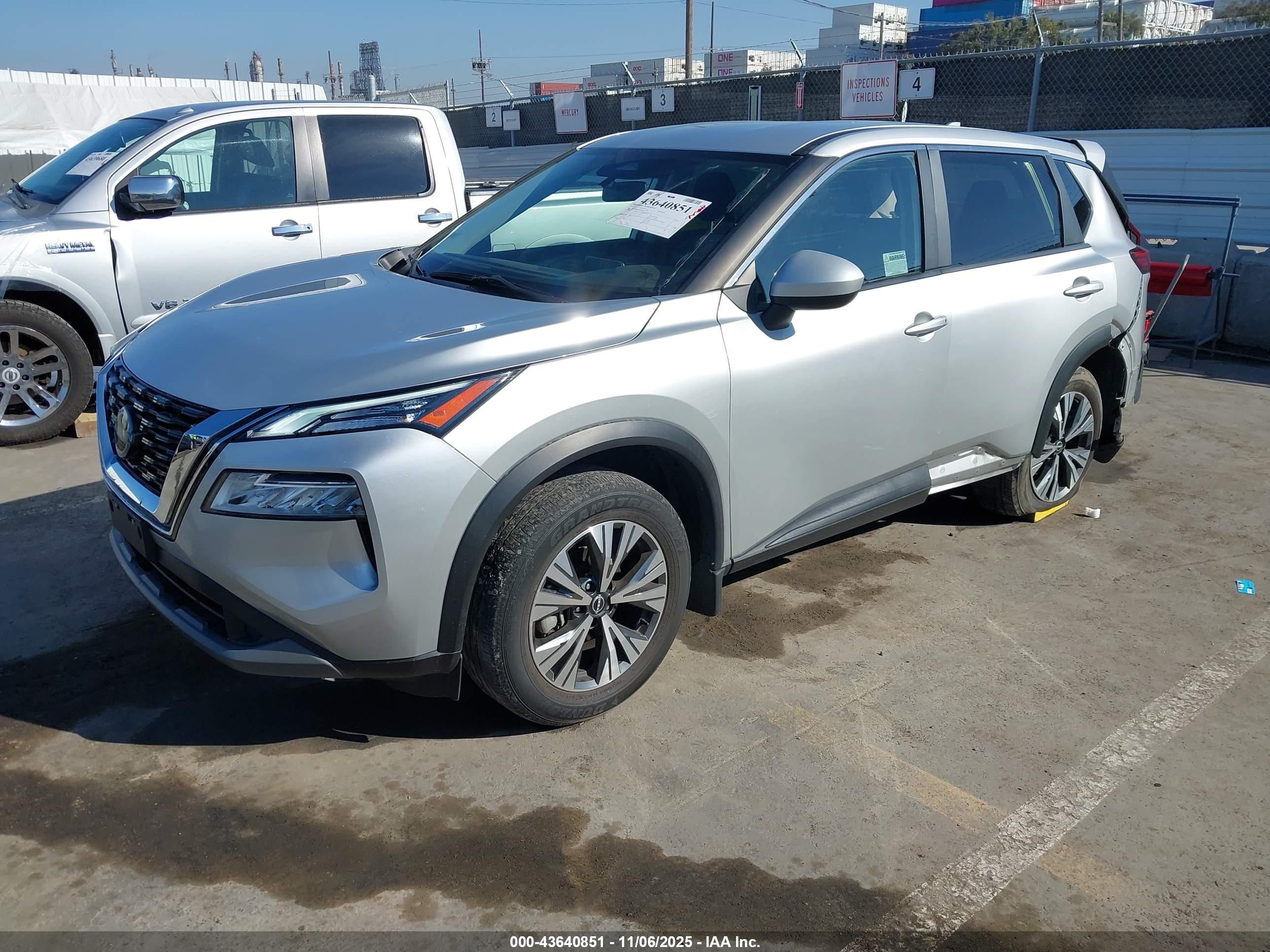 NISSAN ROGUE image 2