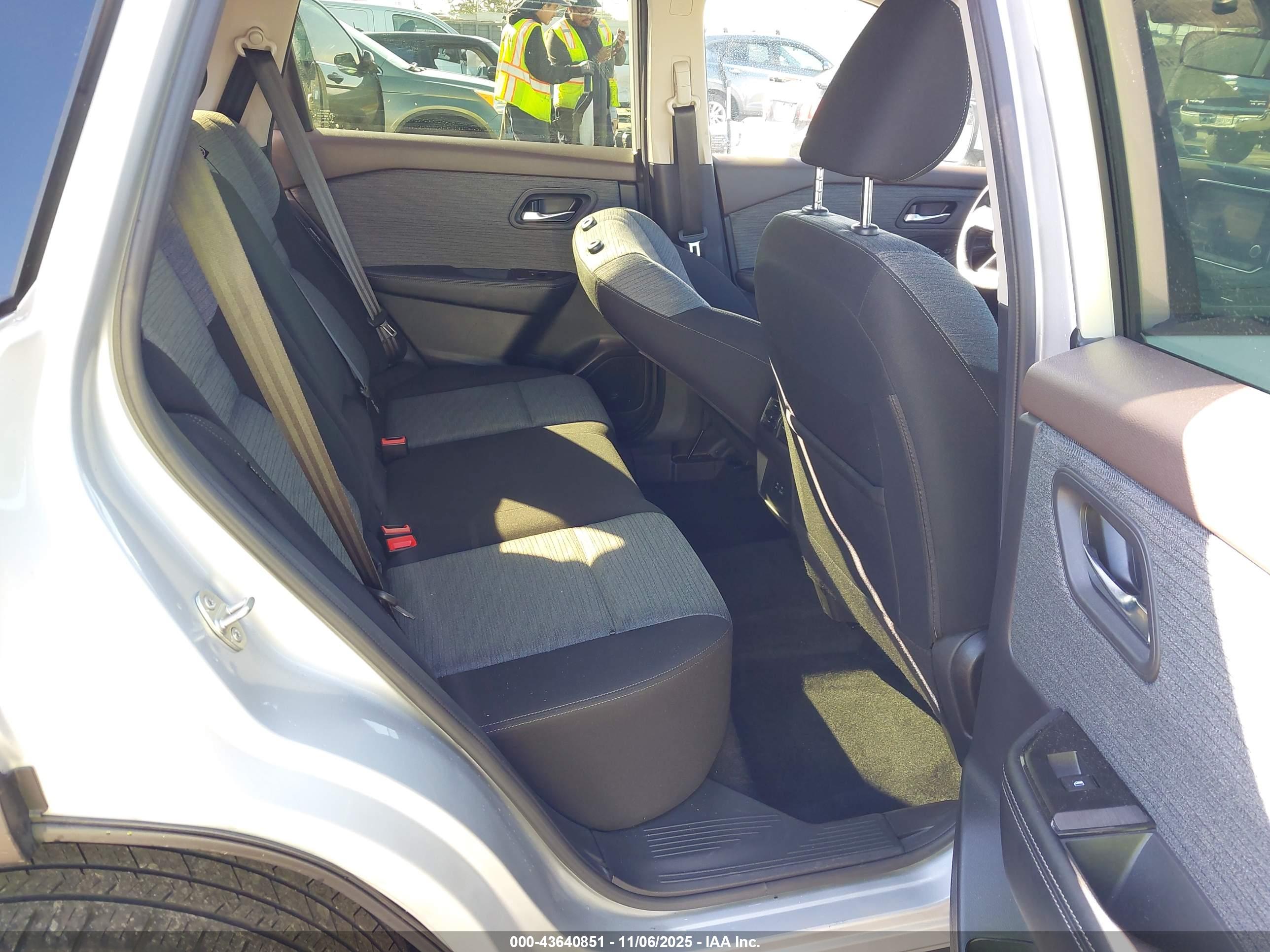 NISSAN ROGUE image 8