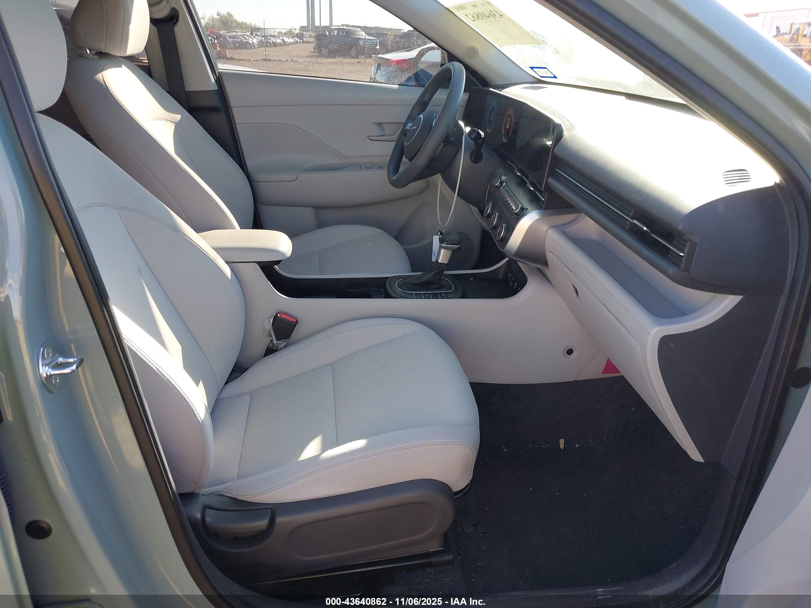 HYUNDAI KONA image 5