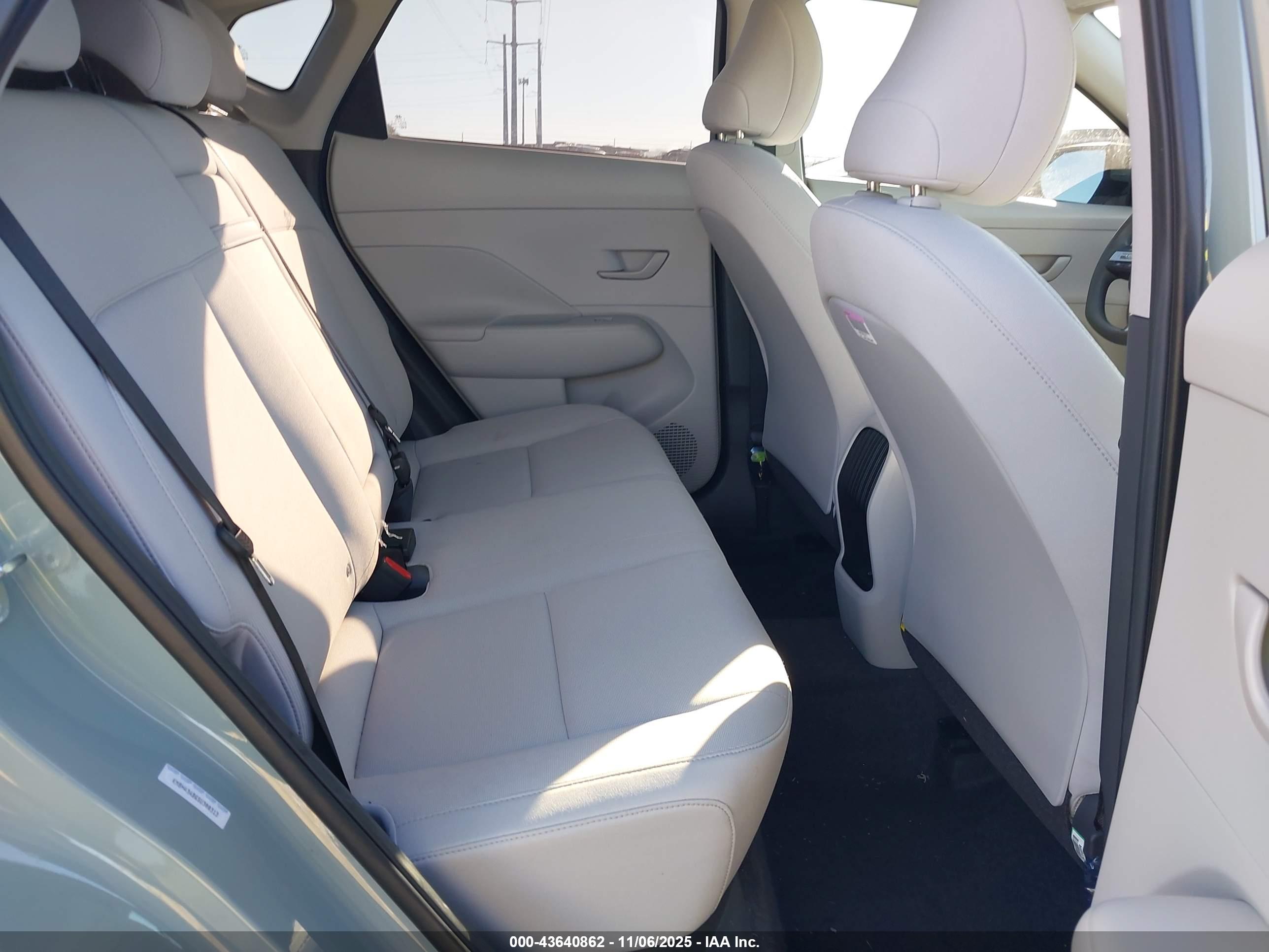 HYUNDAI KONA image 8