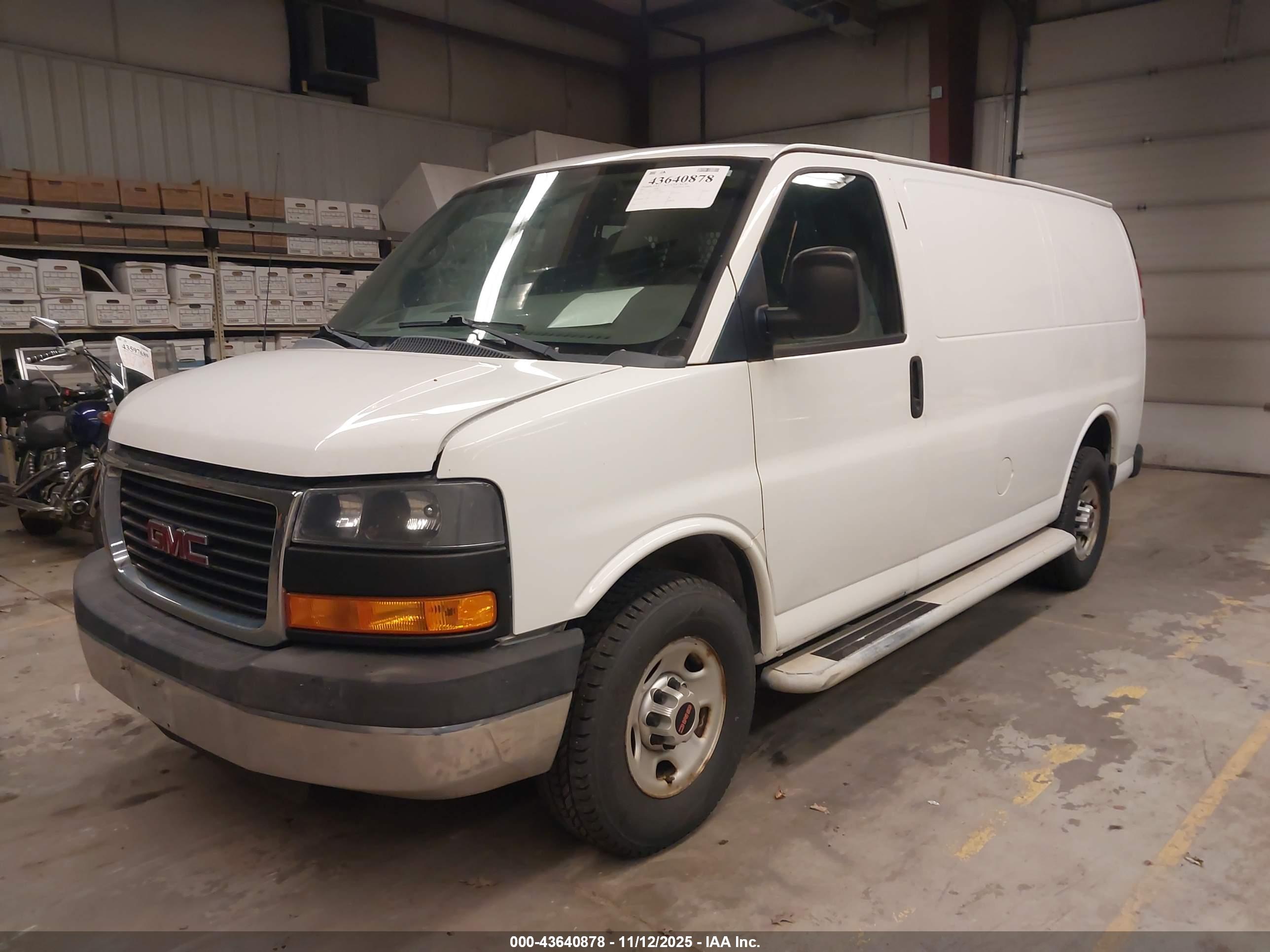 GMC SAVANA image 2