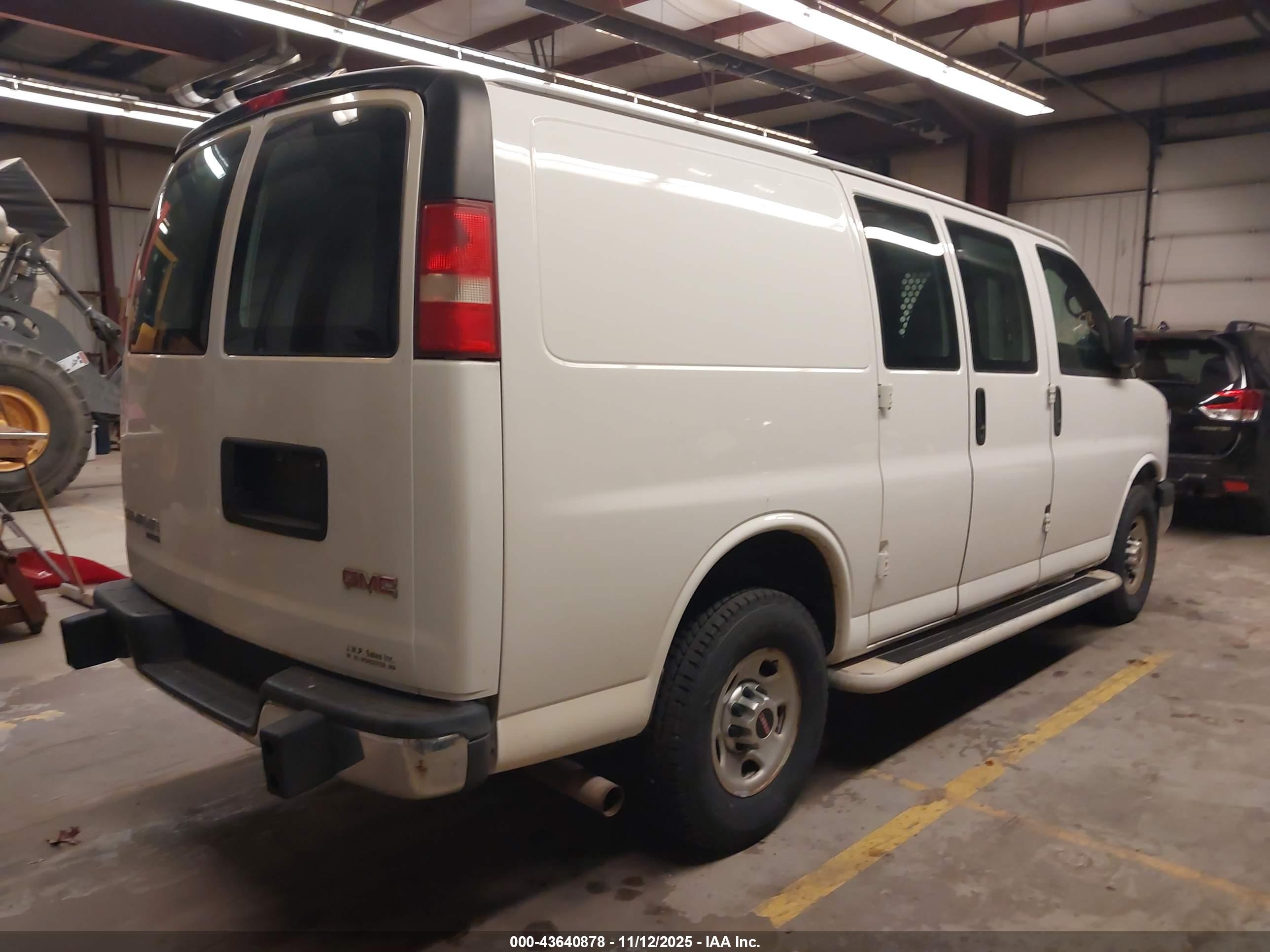 GMC SAVANA image 4