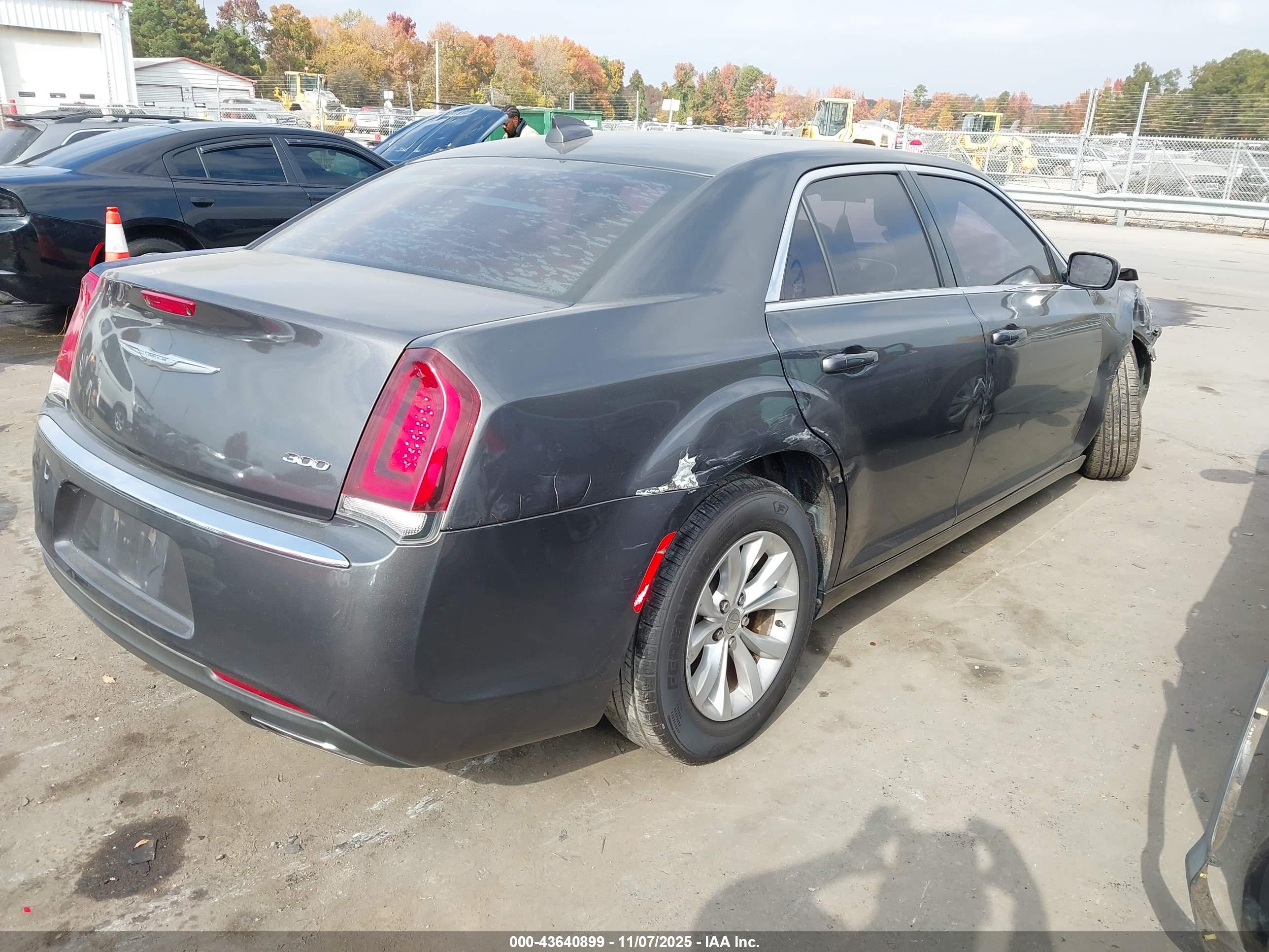 CHRYSLER 300 image 4