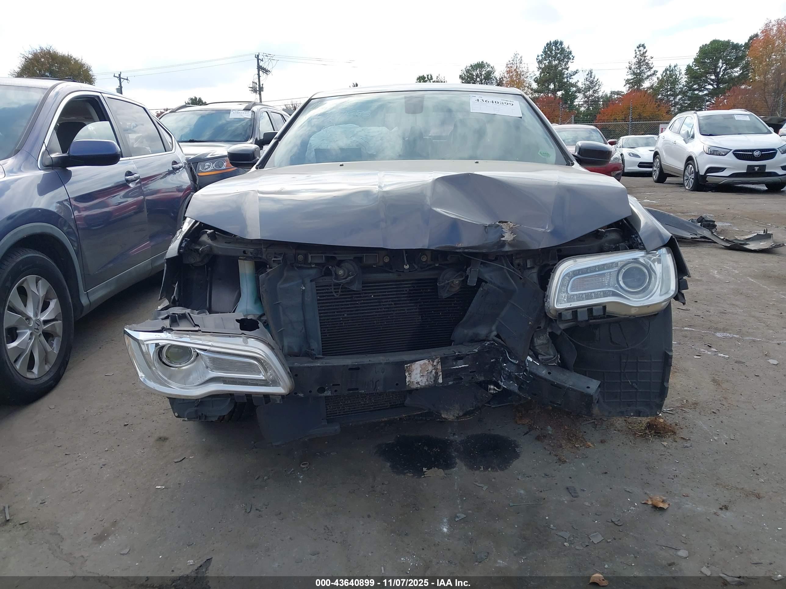 CHRYSLER 300 image 6